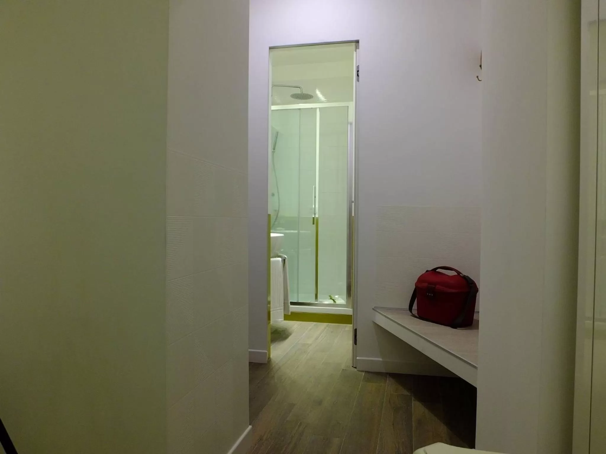 Shower in Zefiro Home