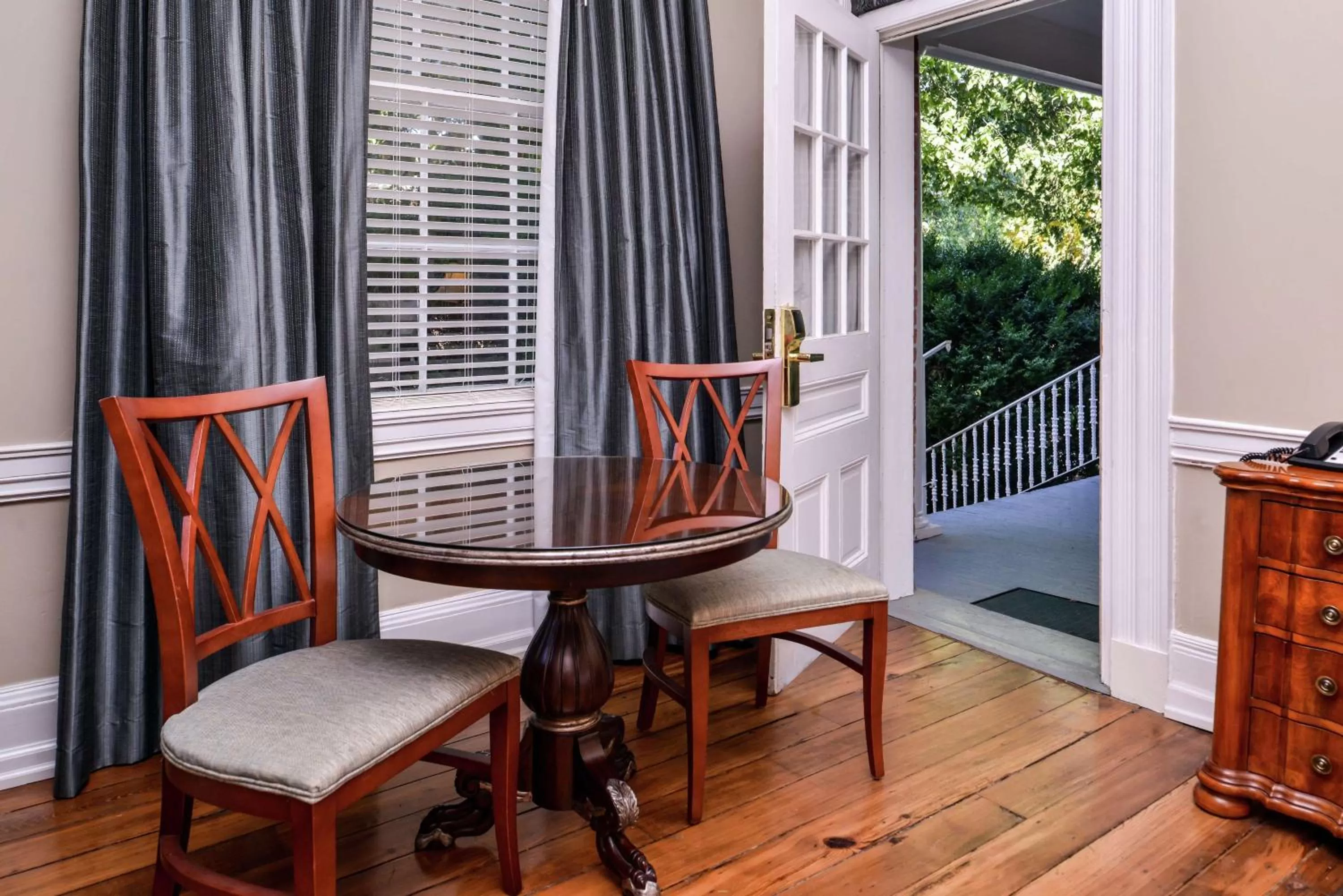 Living room in Hampton Inn Lexington Historic Area
