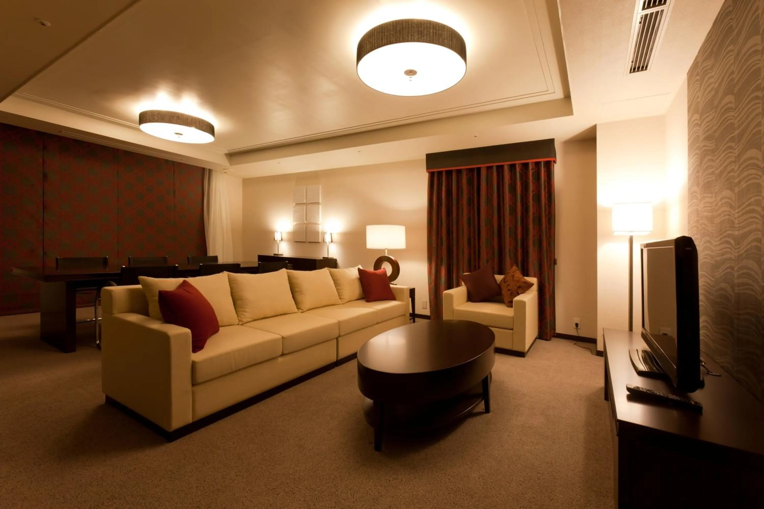 Photo of the whole room in ANA Crowne Plaza Hotel Nagasaki Gloverhill by IHG