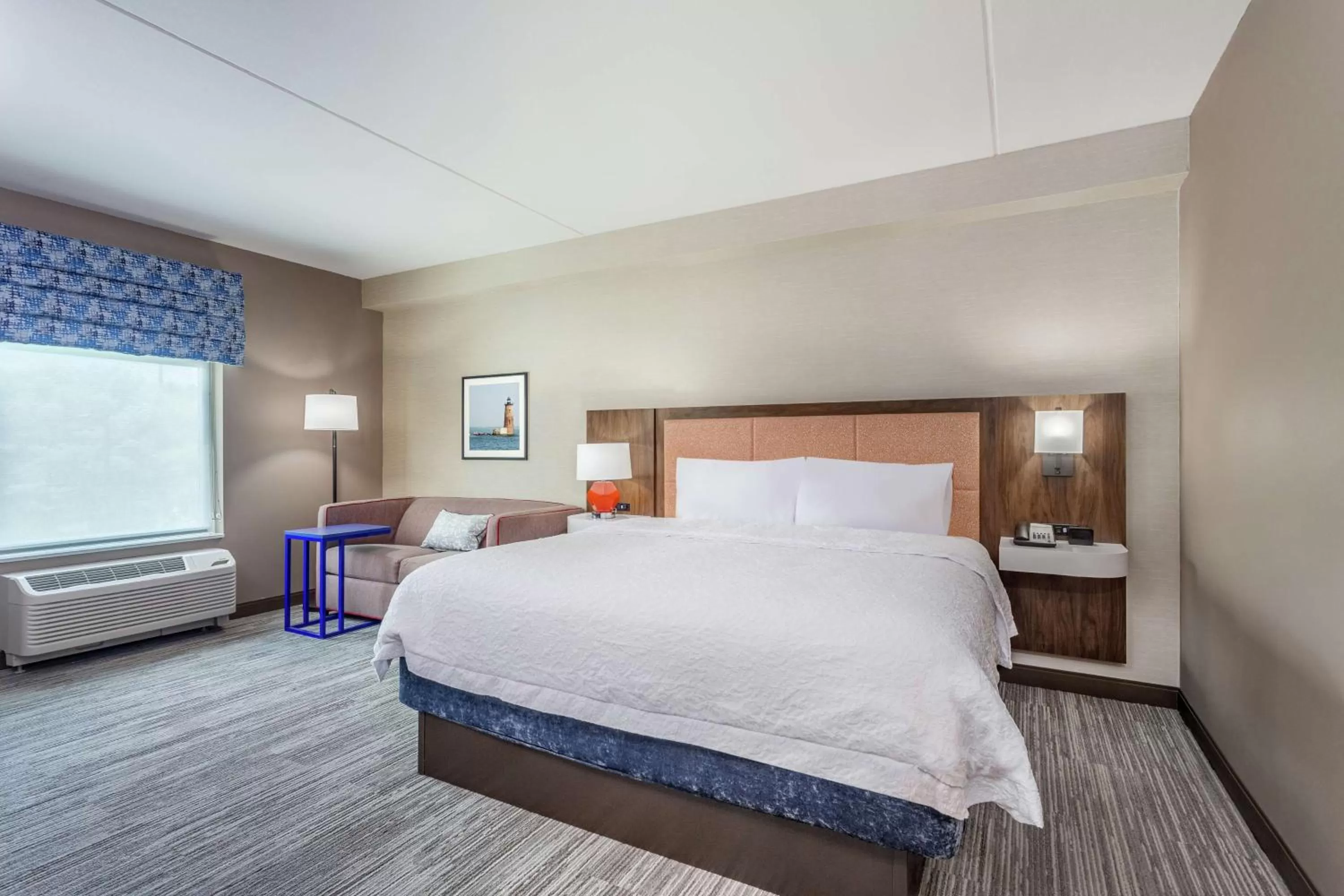Bed in Hampton Inn & Suites Kittery-Portsmouth