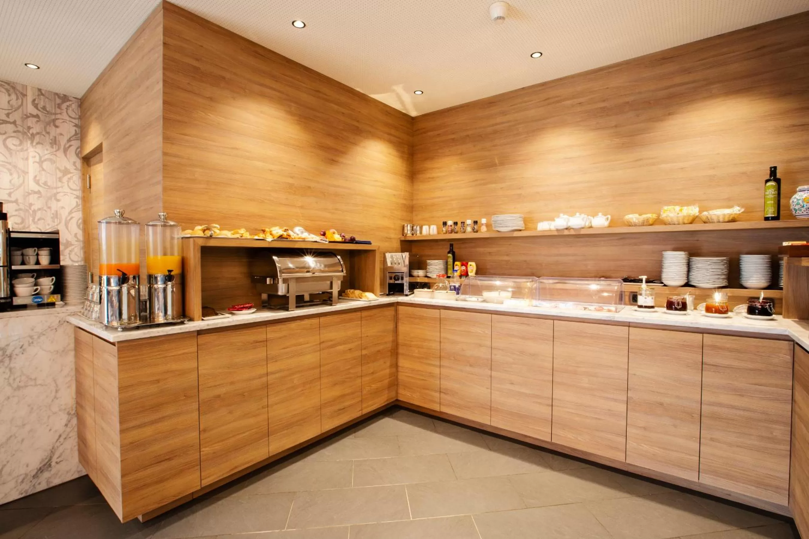 Restaurant/places to eat in Hotel Garden