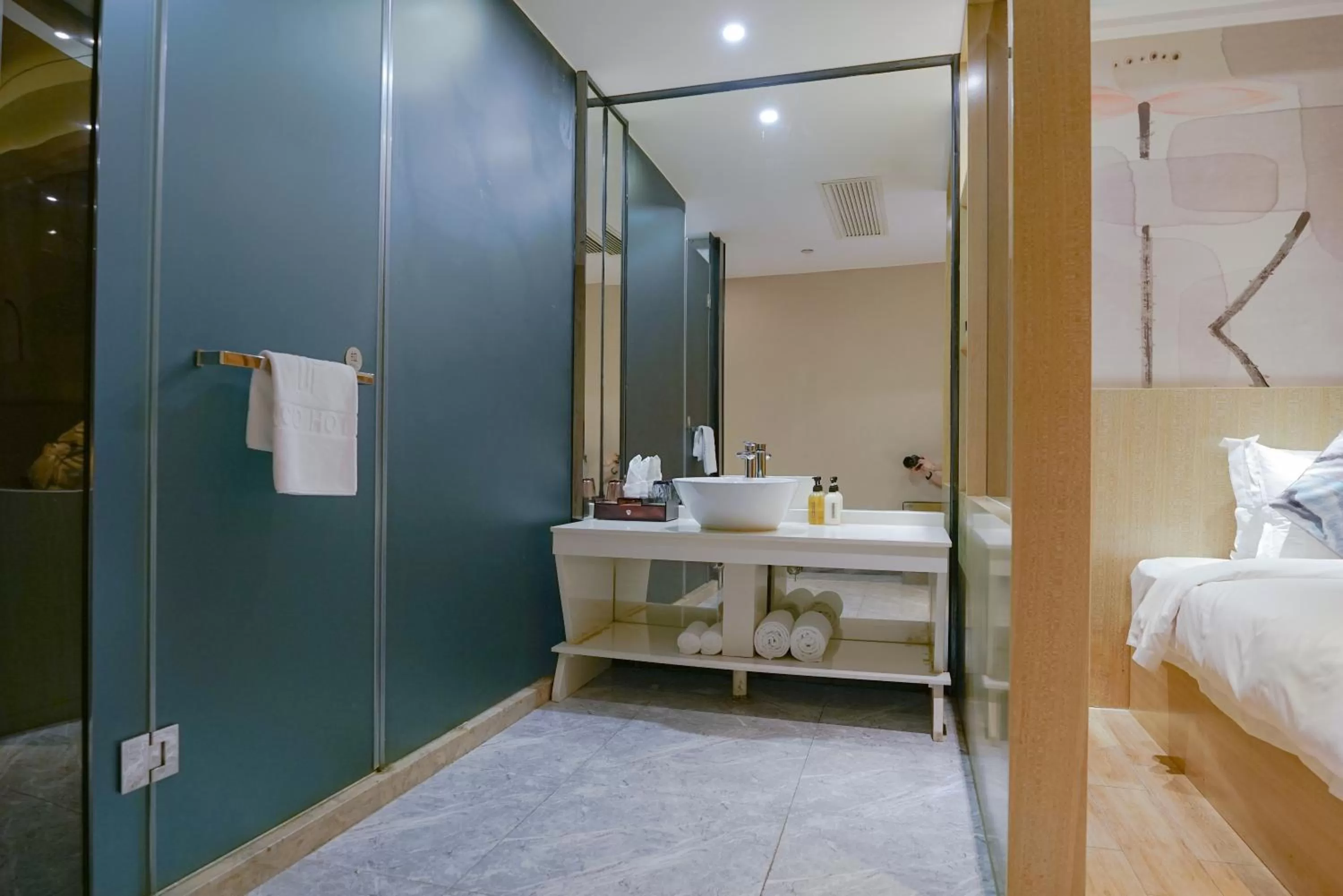 Bathroom in Paco Hotel Tiyuxilu Metro Guangzhou-Free Shuttle Bus fir Canton Fair