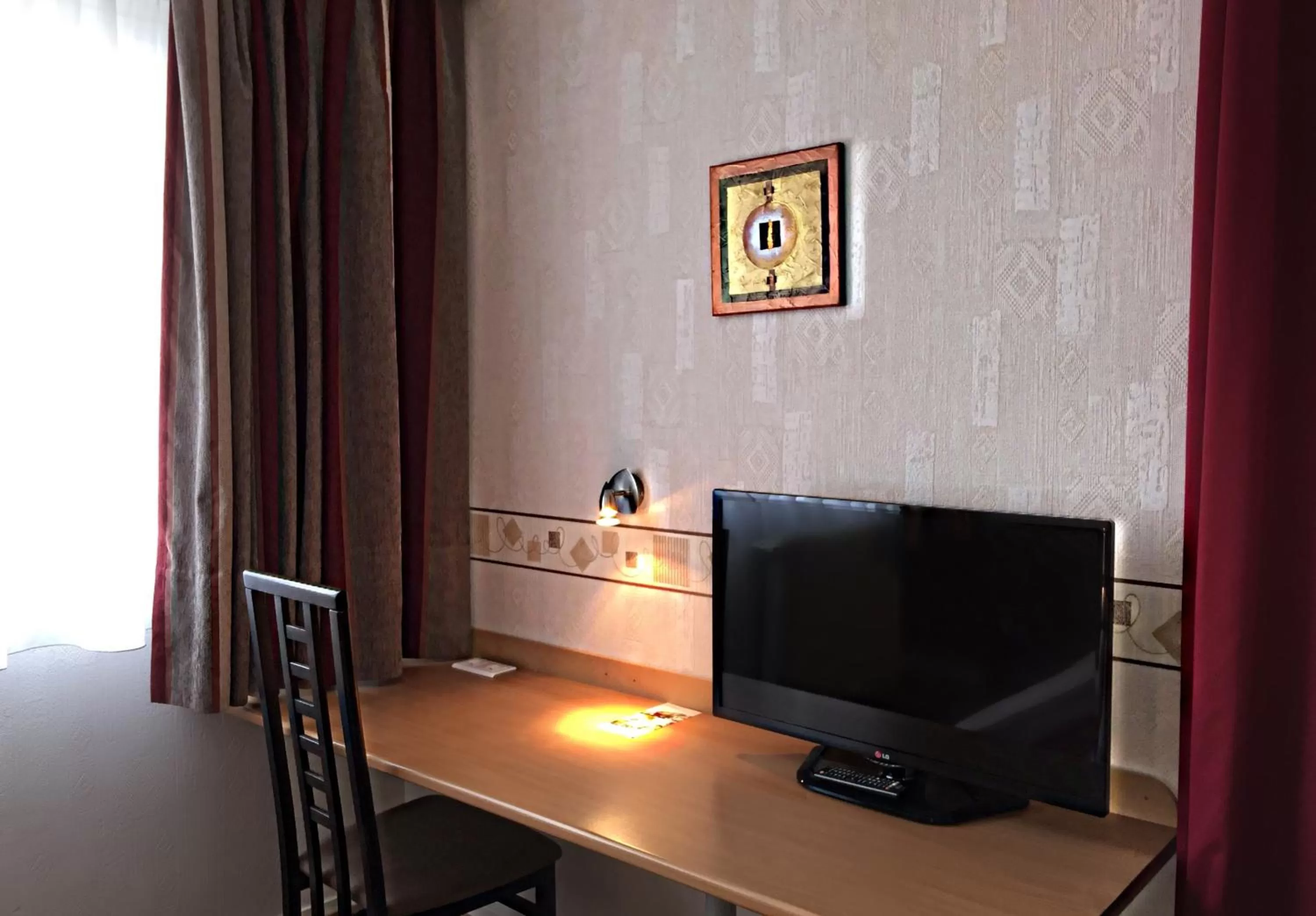 TV and multimedia in Hotel Saint-Aignan
