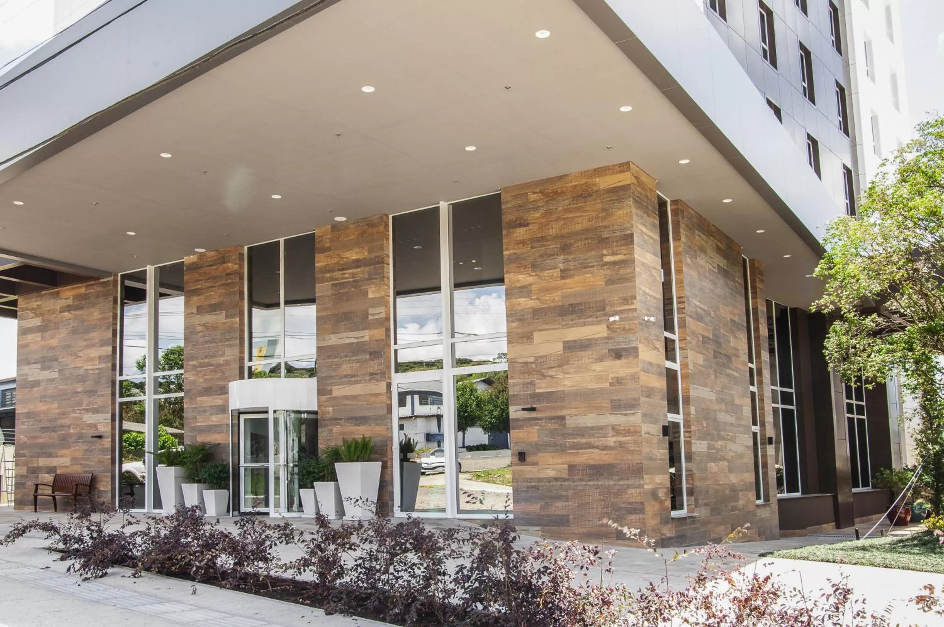 Property building in Holiday Inn Express - Farroupilha, um Hotel IHG