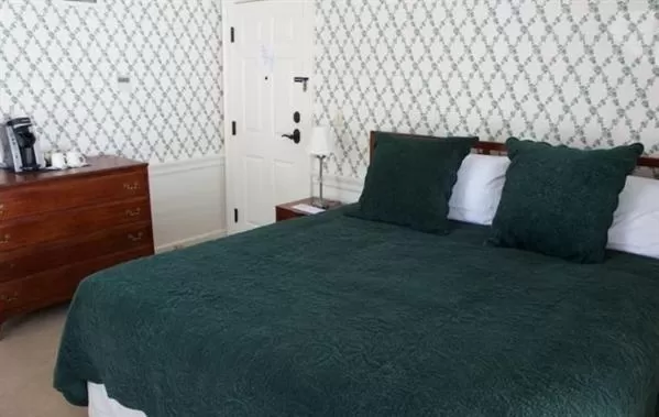 Bed in The Old Lyme Inn