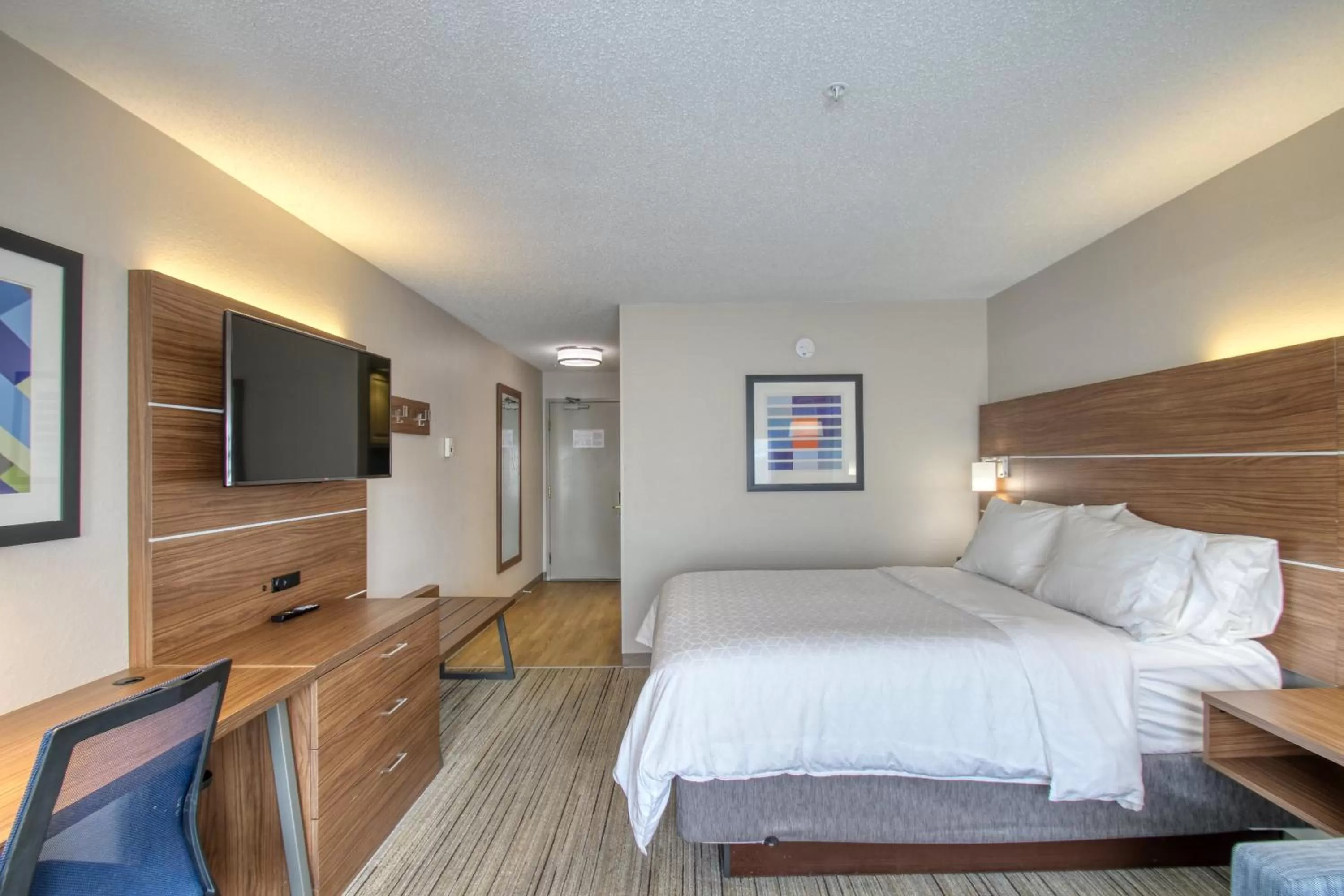 Photo of the whole room, Bed in Holiday Inn Express Hotel & Suites Oshkosh - State Route 41 by IHG