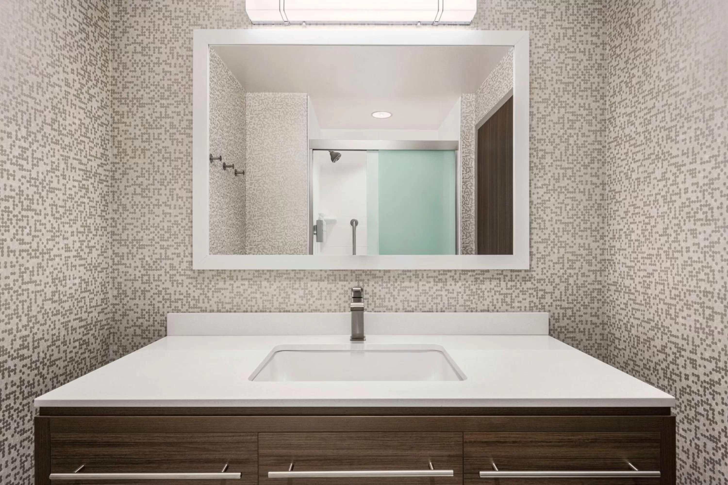 Bathroom in Home2 Suites By Hilton Colorado Springs I-25 Central