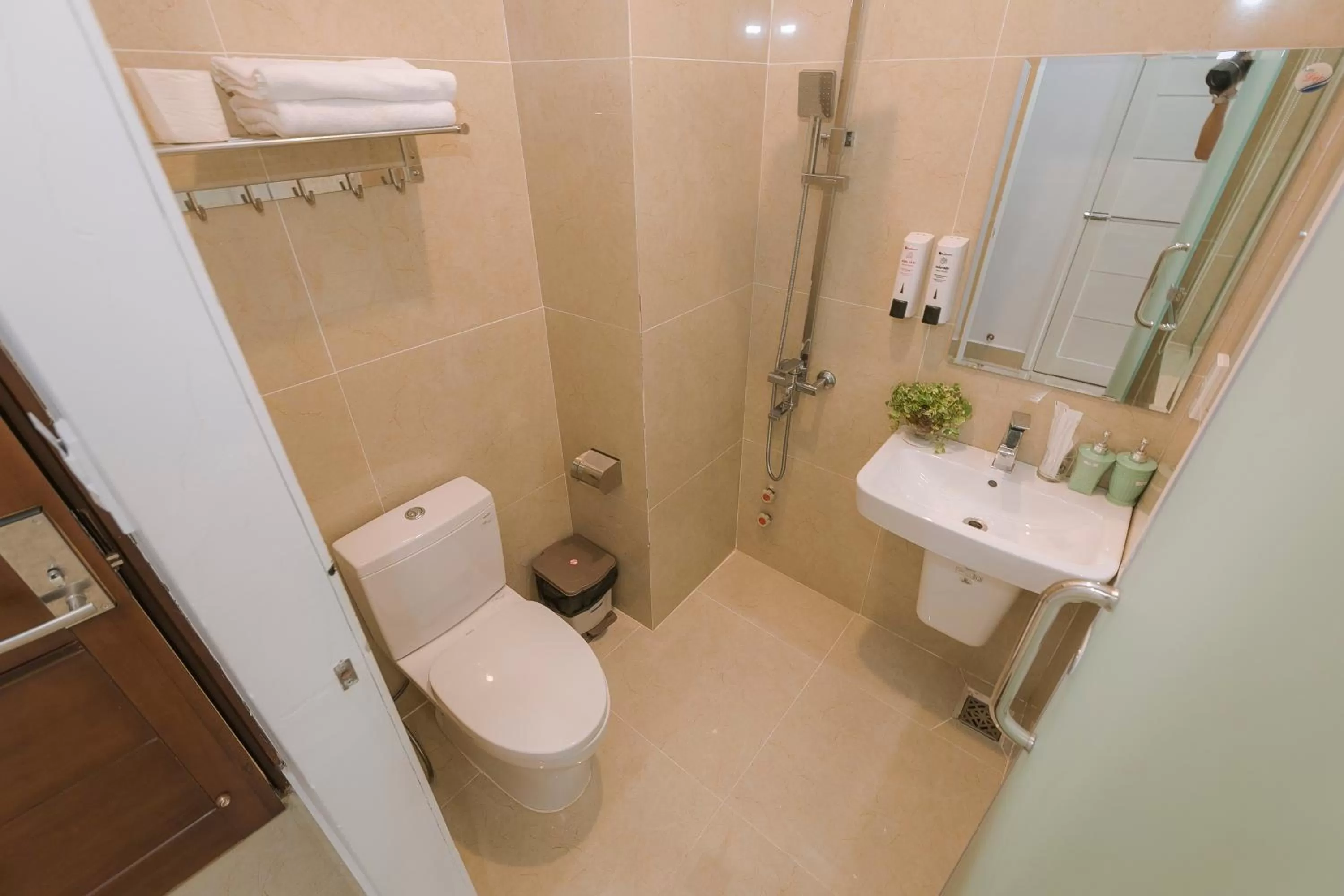 Shower in Ngàn Phố Studio & Love Hotel