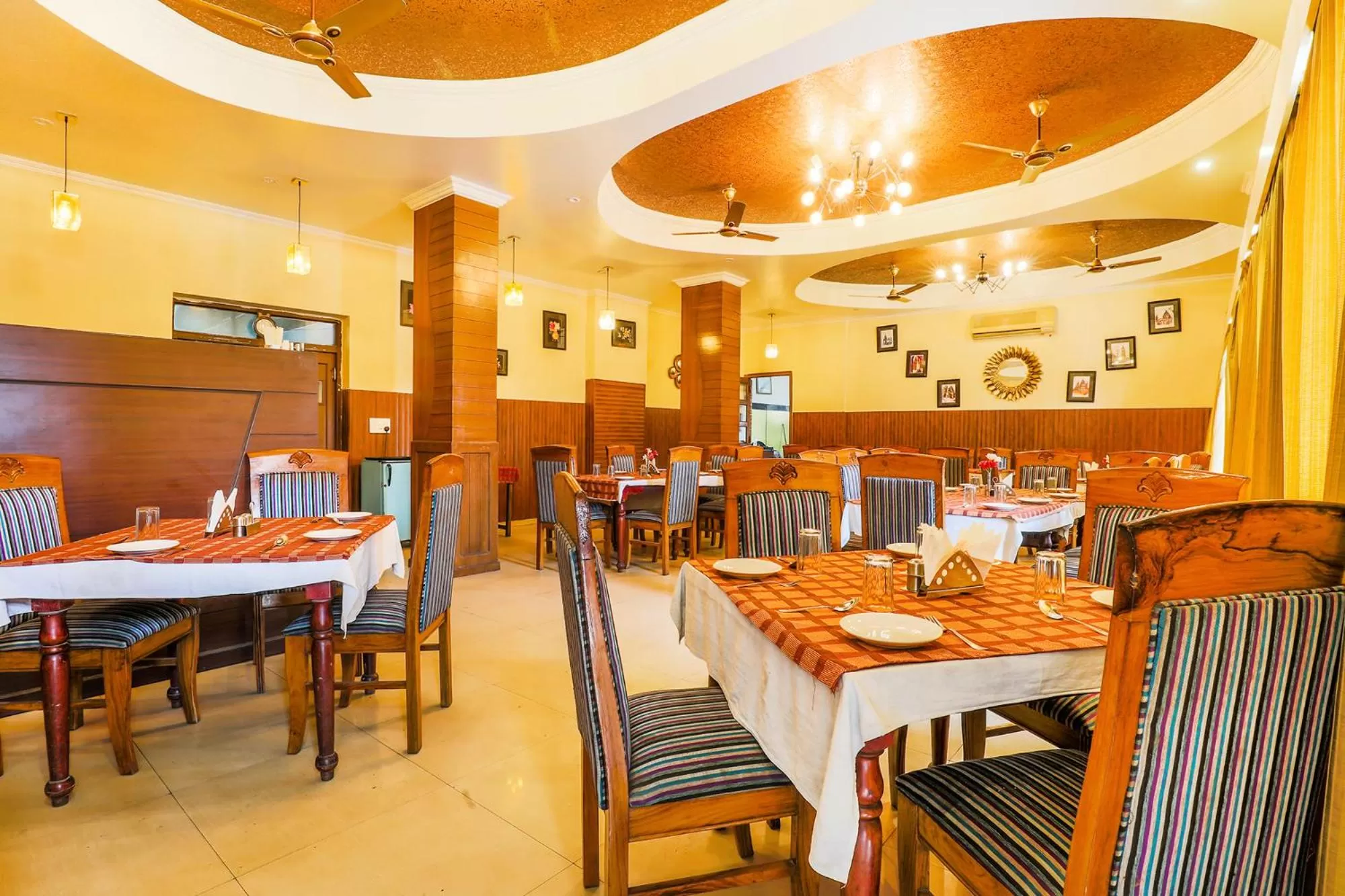 Restaurant/places to eat in FabHotel Pramila Inn