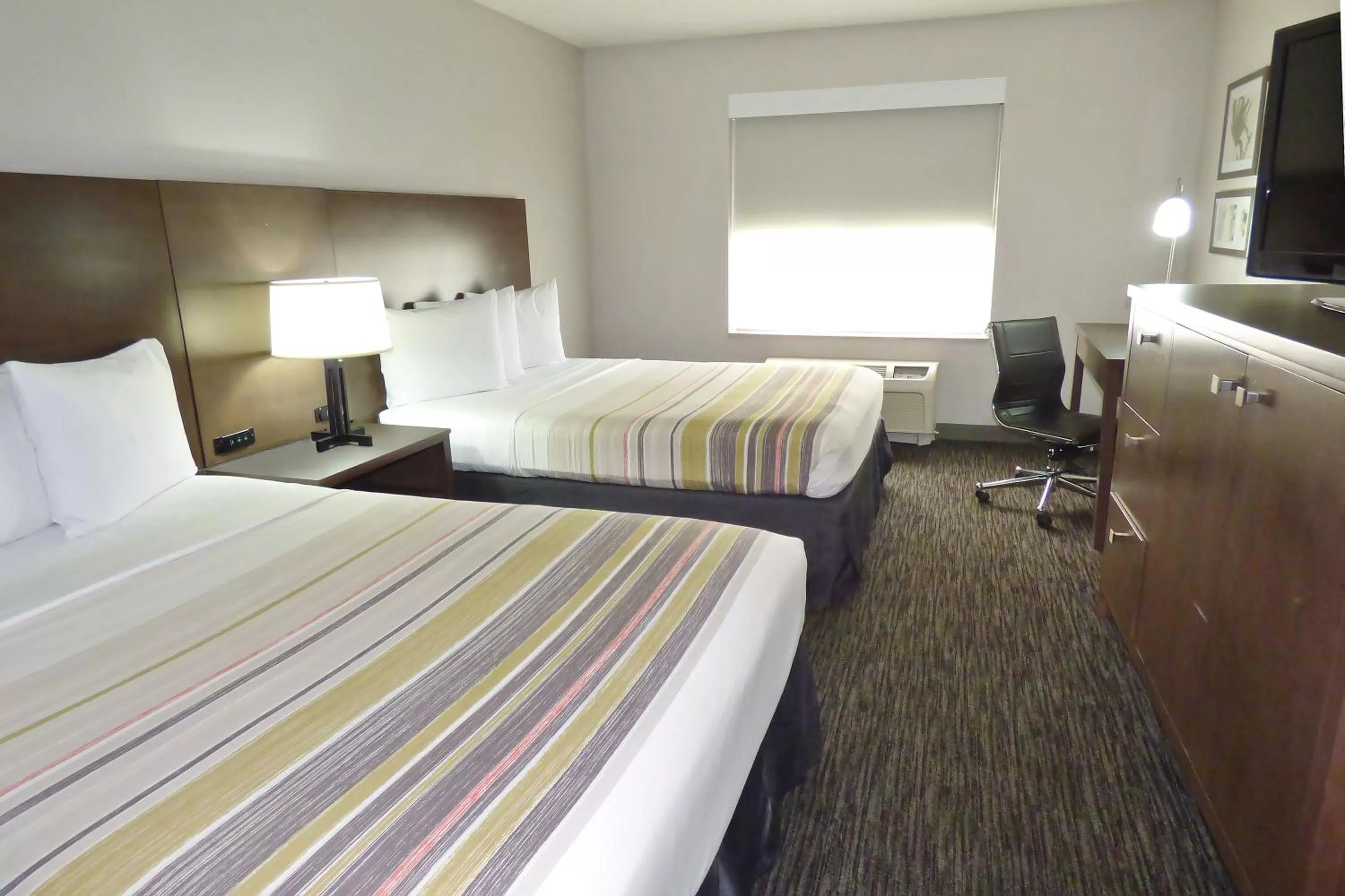 Bed in Country Inn & Suites by Radisson, Tampa-Brandon, FL