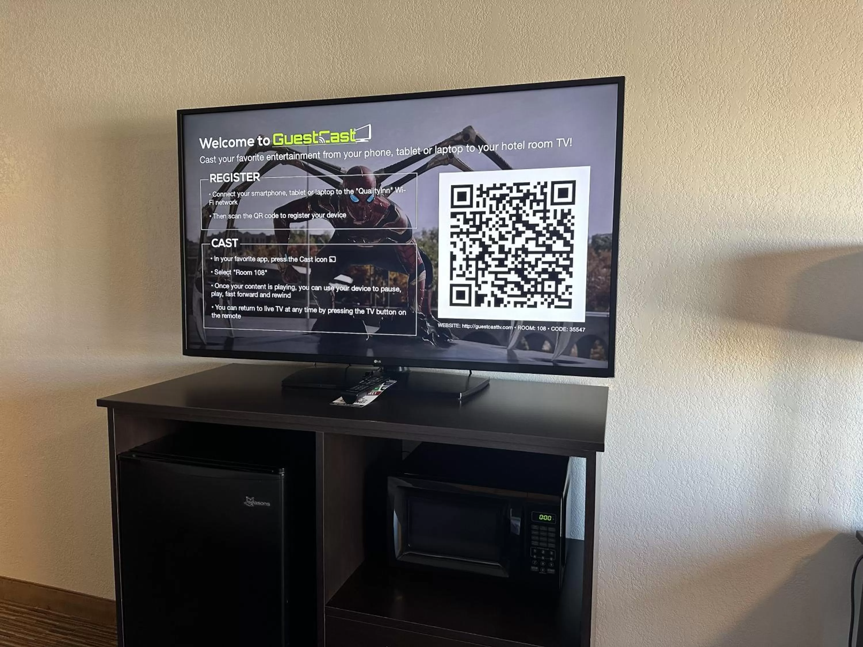 Bedroom in Clarion Pointe Winslow I-40