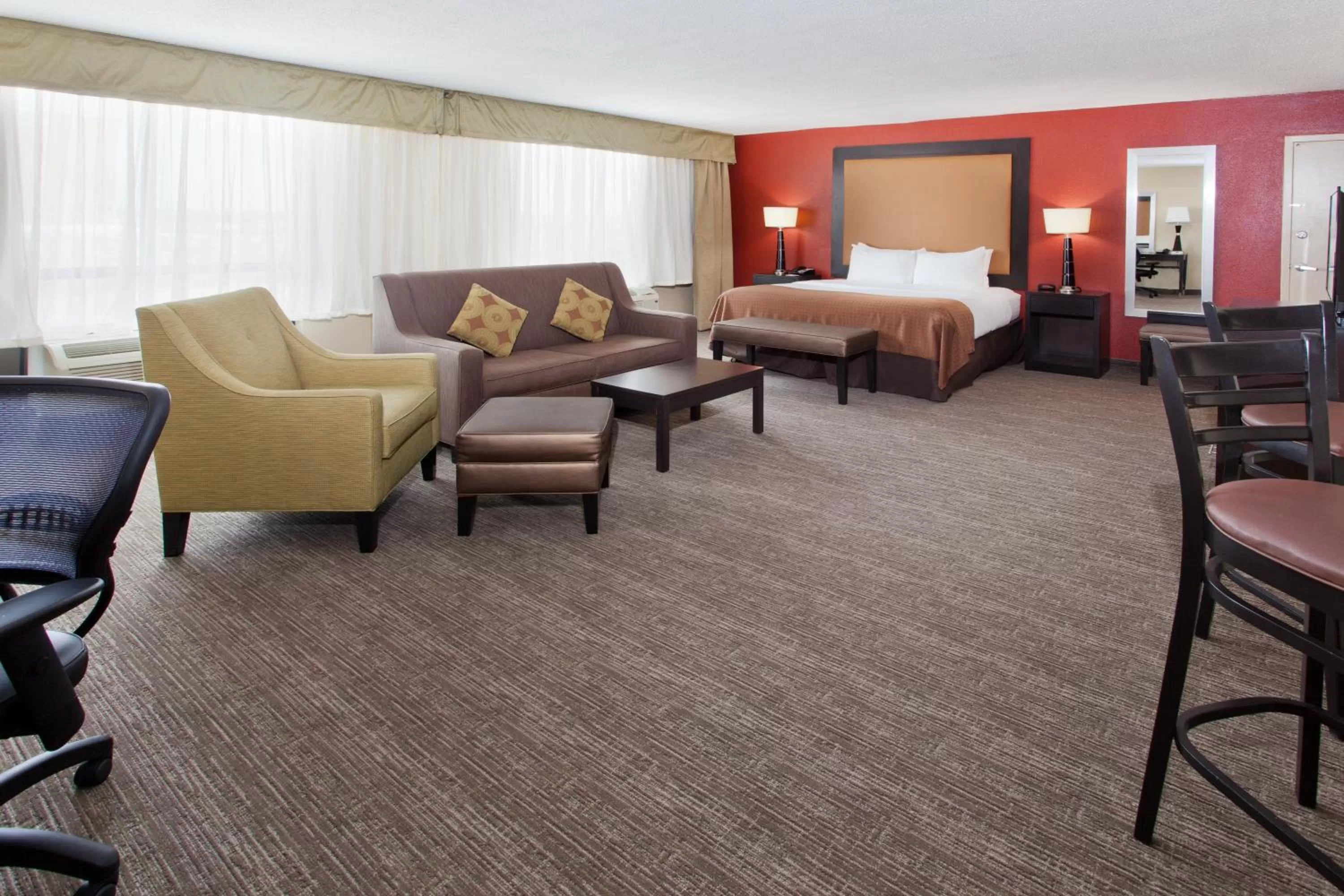 Photo of the whole room, Bed in Holiday Inn Shreveport Downtown by IHG