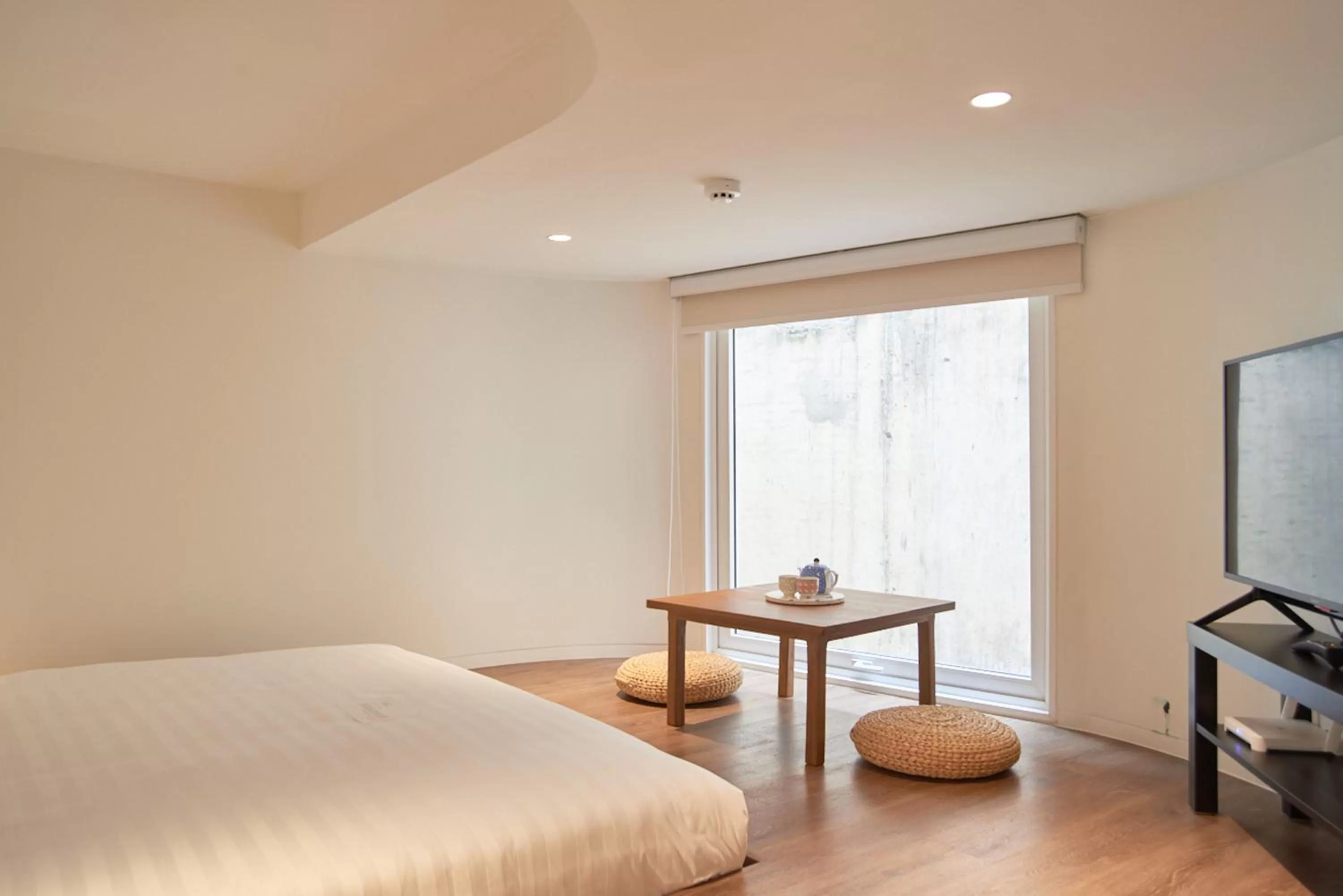 Seating area, Bed in Bonsai Hotel Bangkok