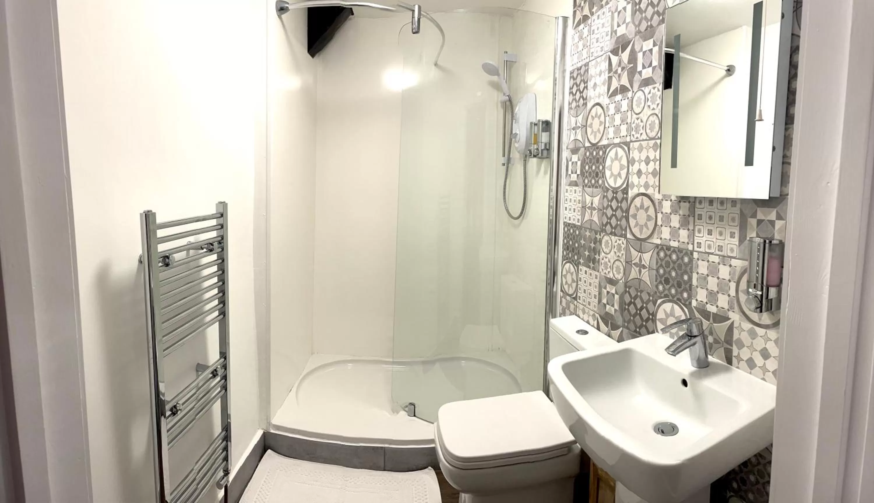 Shower, Bathroom in The Angel Inn