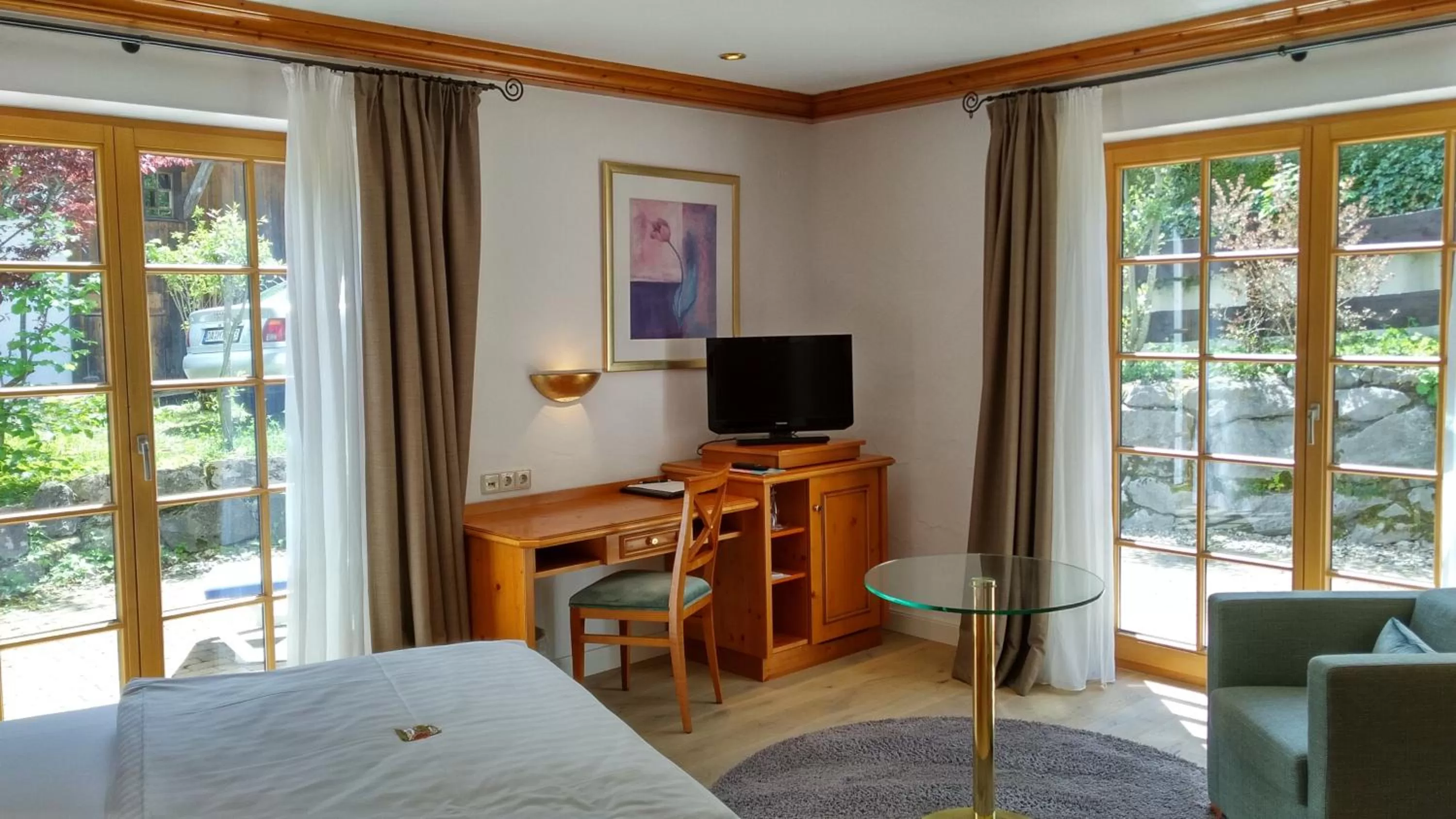 Photo of the whole room, Bed in Hotel Bayerischer Hof