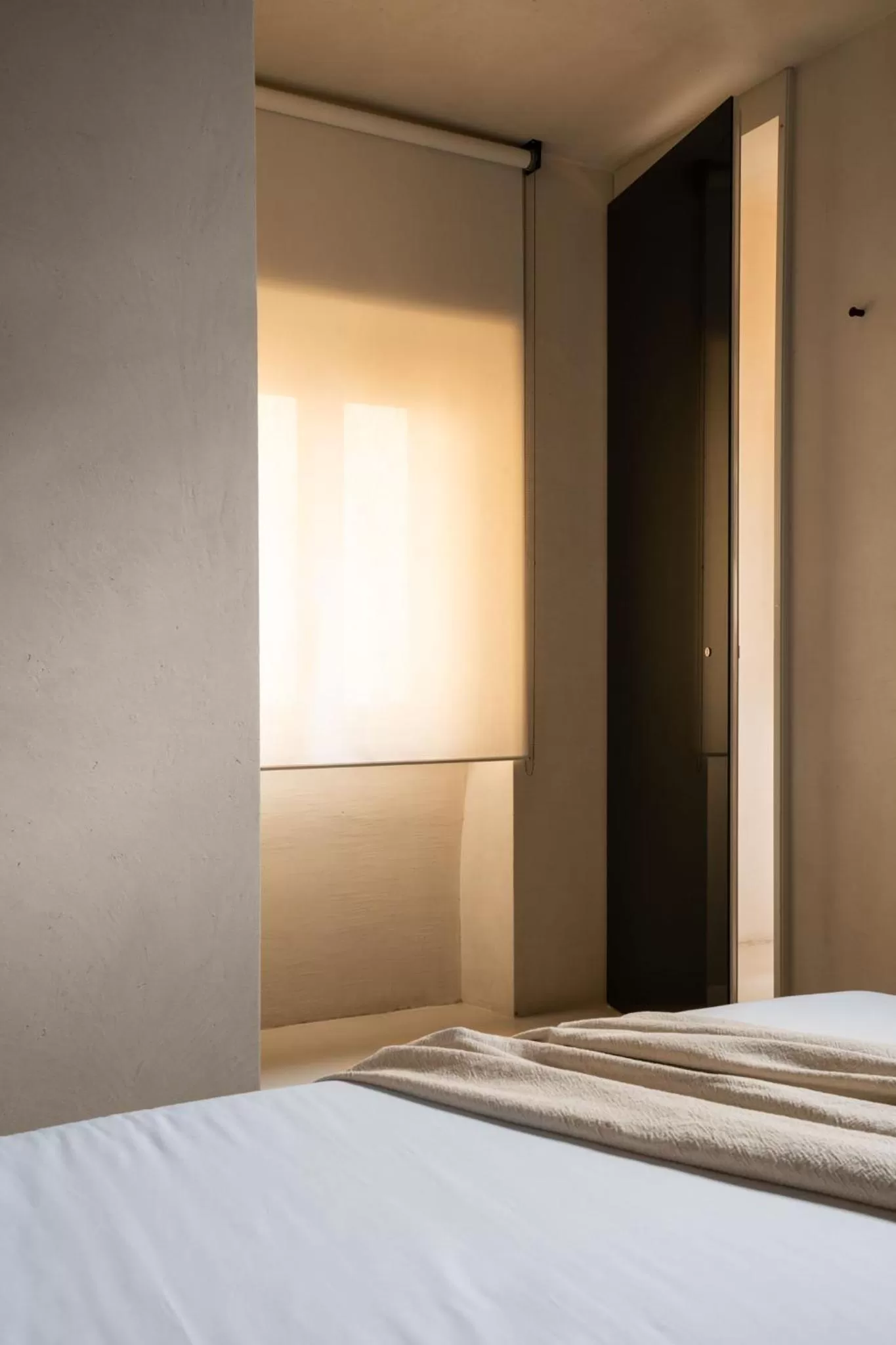 Photo of the whole room, Bed in Hotel Scenario