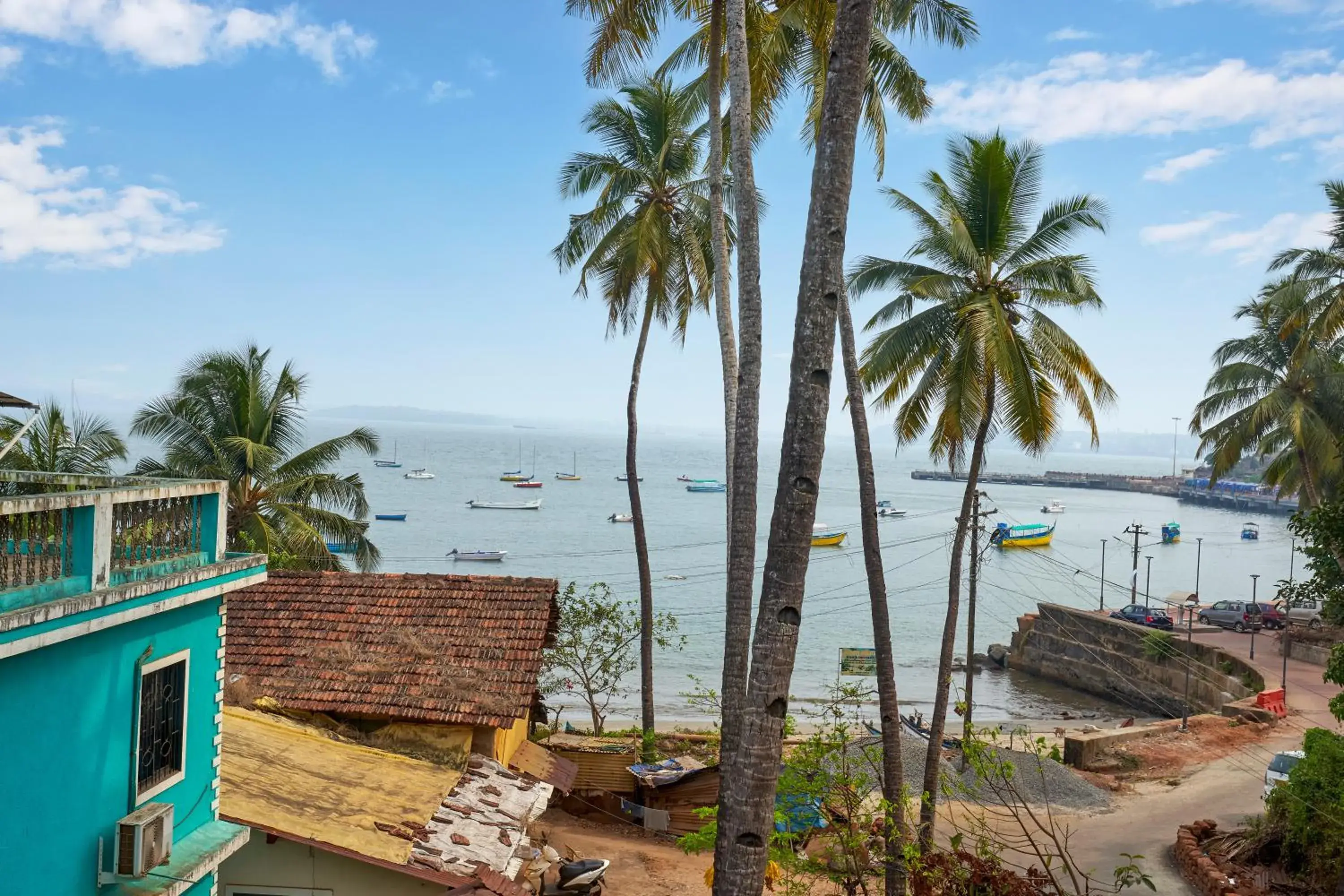 Deluxe Room with Balcony in The Hawaii Comforts Panjim Donapaula Deluxe Room with Balcony in The Hawaii Comforts Panjim Donapaula