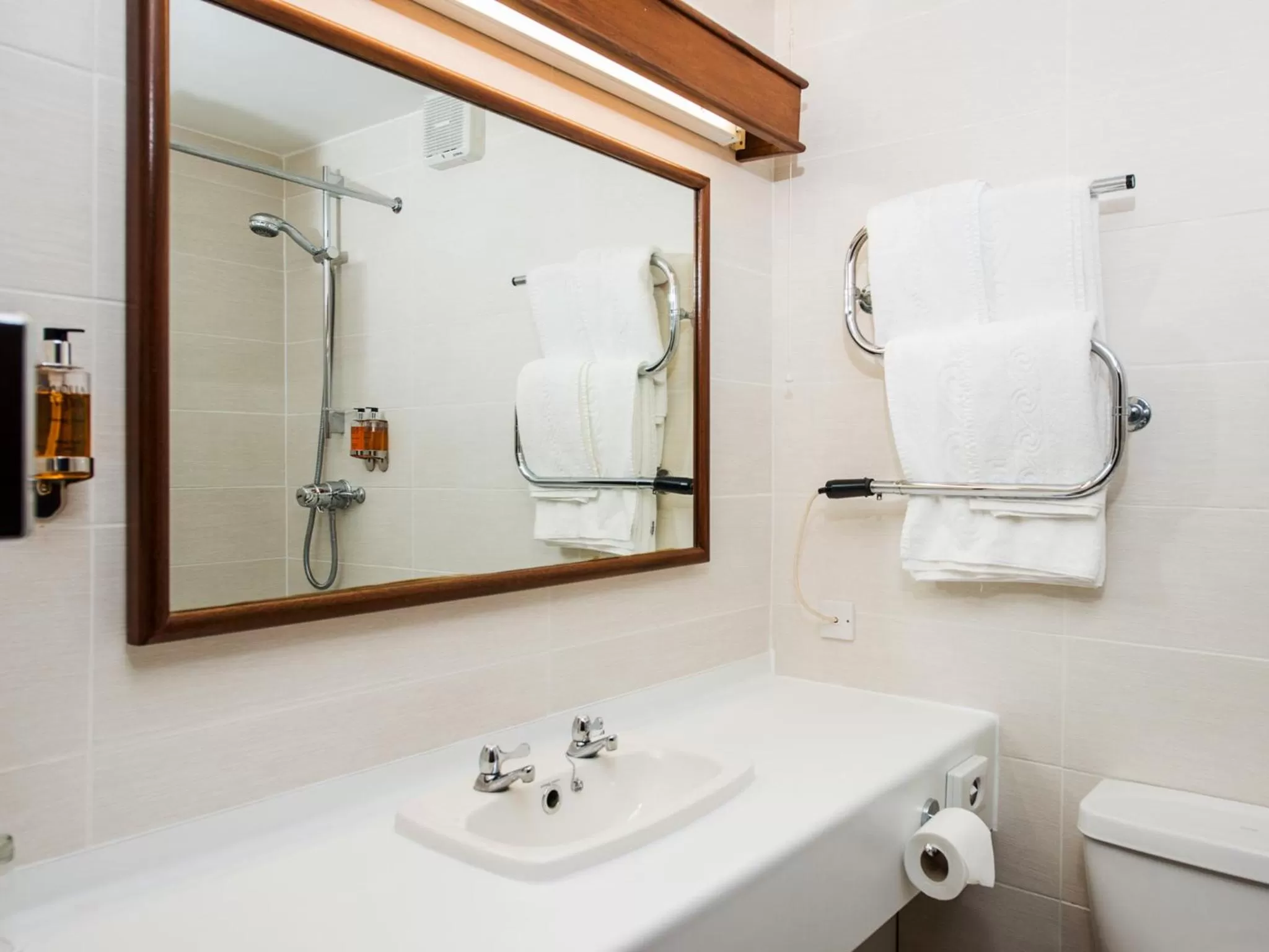 Bathroom in Peartree Lodge Waterside