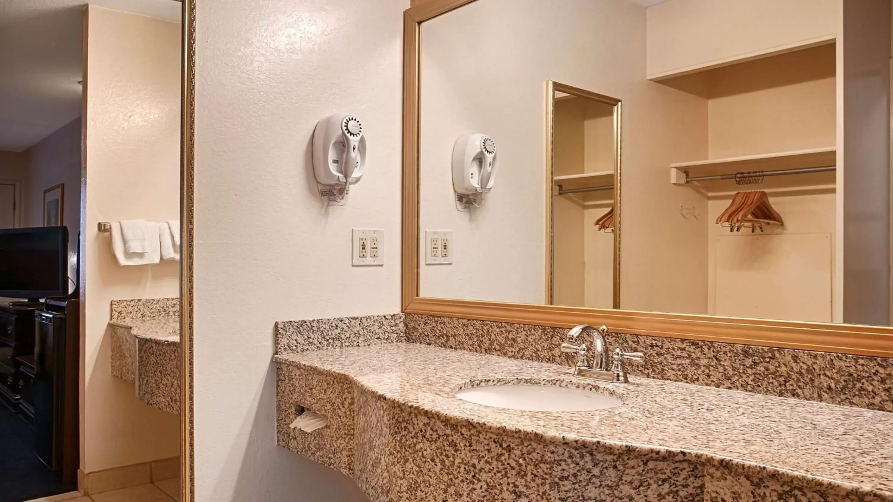 Family Room - Disability Access in Best Western Sandman Hotel Family Room - Disability Access in Best Western Sandman Hotel