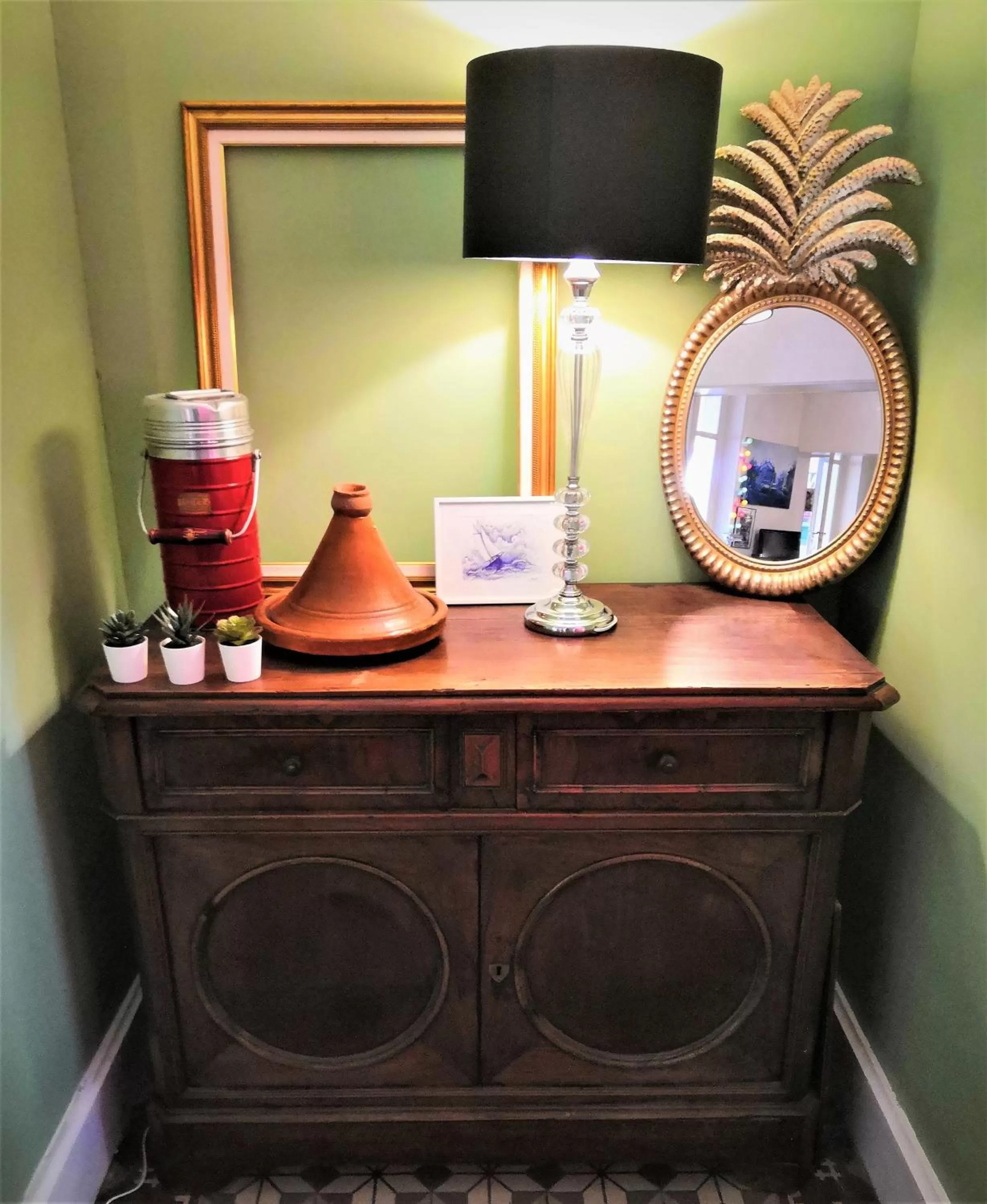 Decorative detail in Hôtel Le Victoria