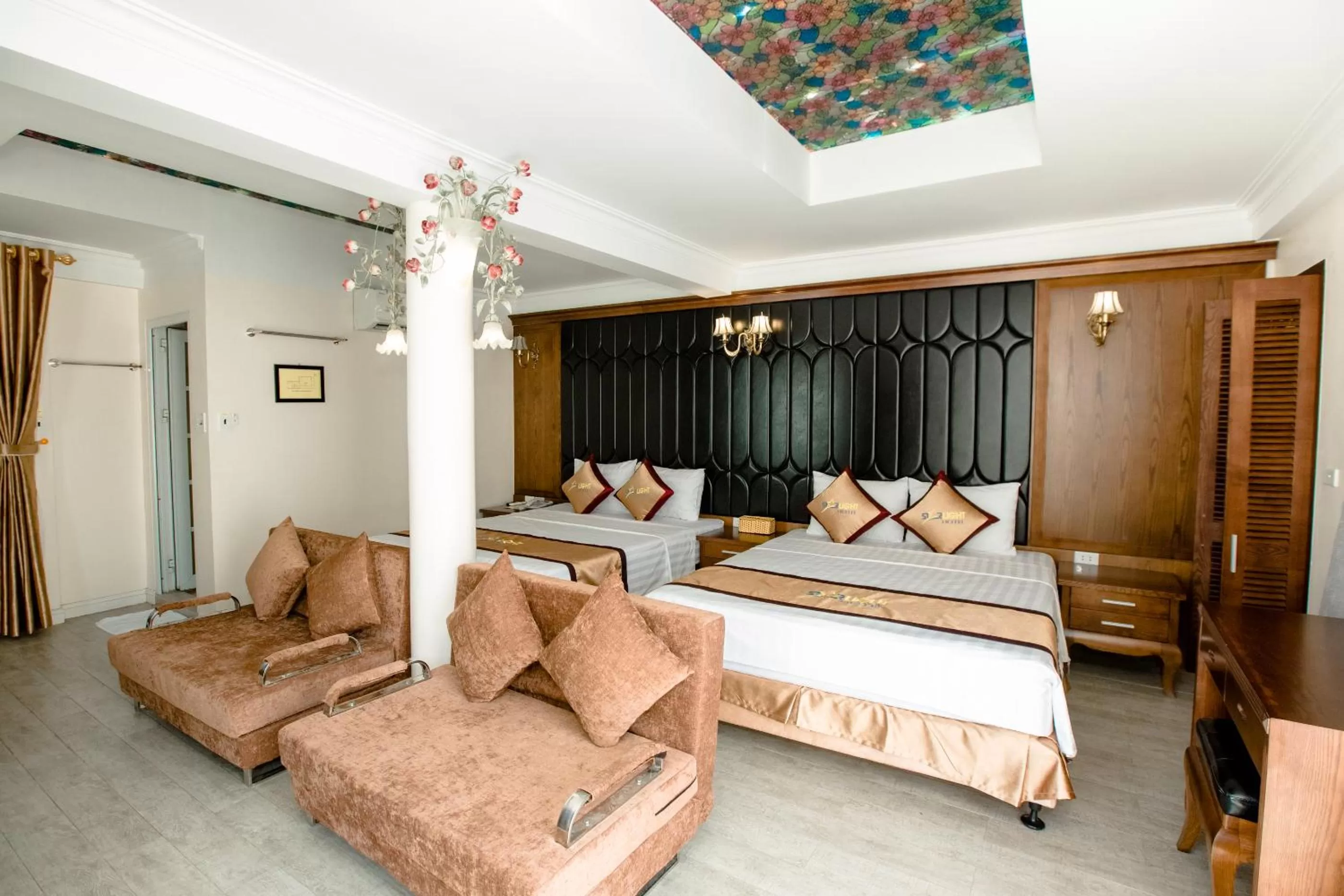 Photo of the whole room in HaLong Starlight Inn & Travel
