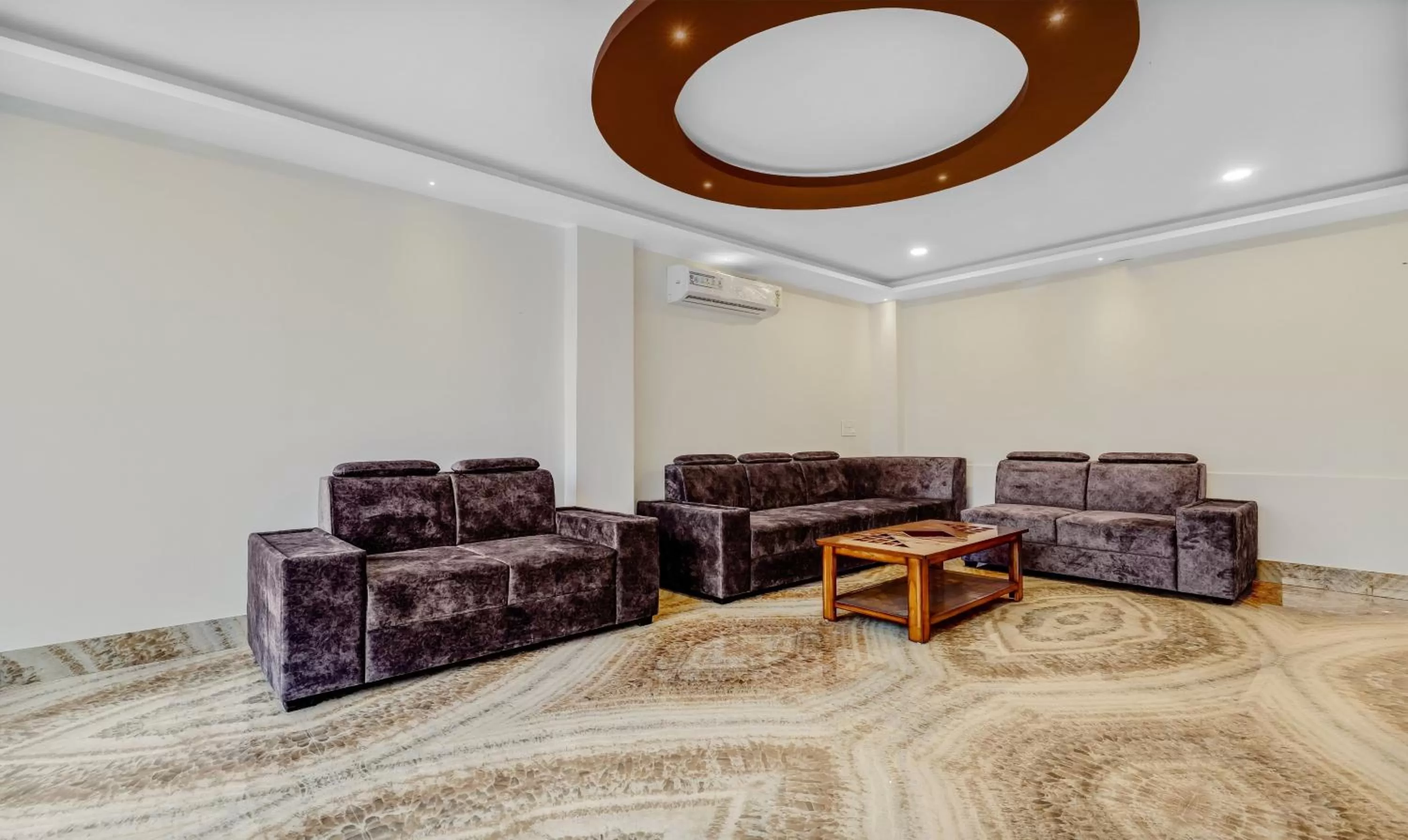 Seating area in Treebo Hotel Mobi VIP Airport