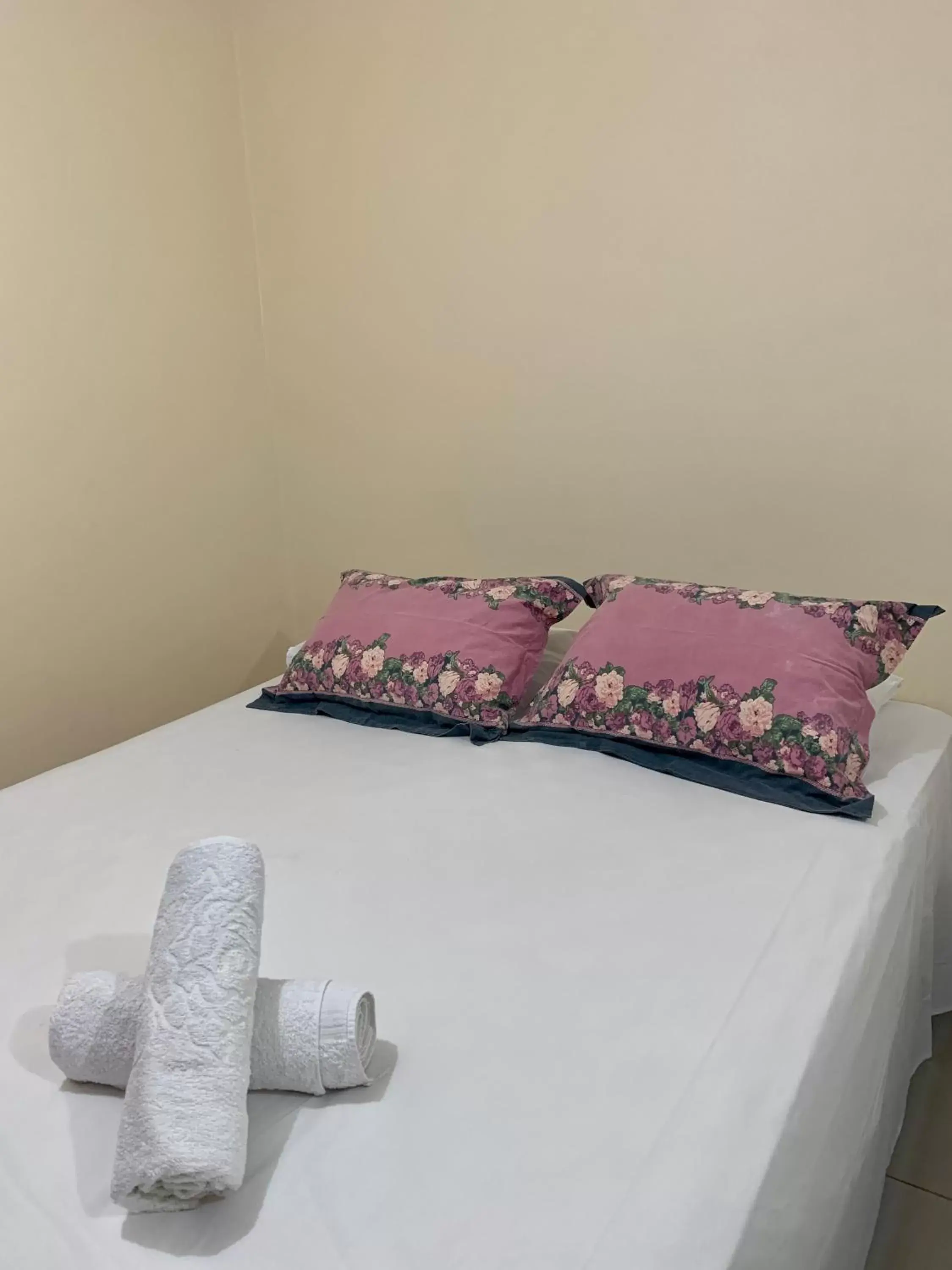 Single Room with Private Bathroom - single occupancy in Pousada Jardim Brasília Single Room with Private Bathroom - single occupancy in Pousada Jardim Brasília