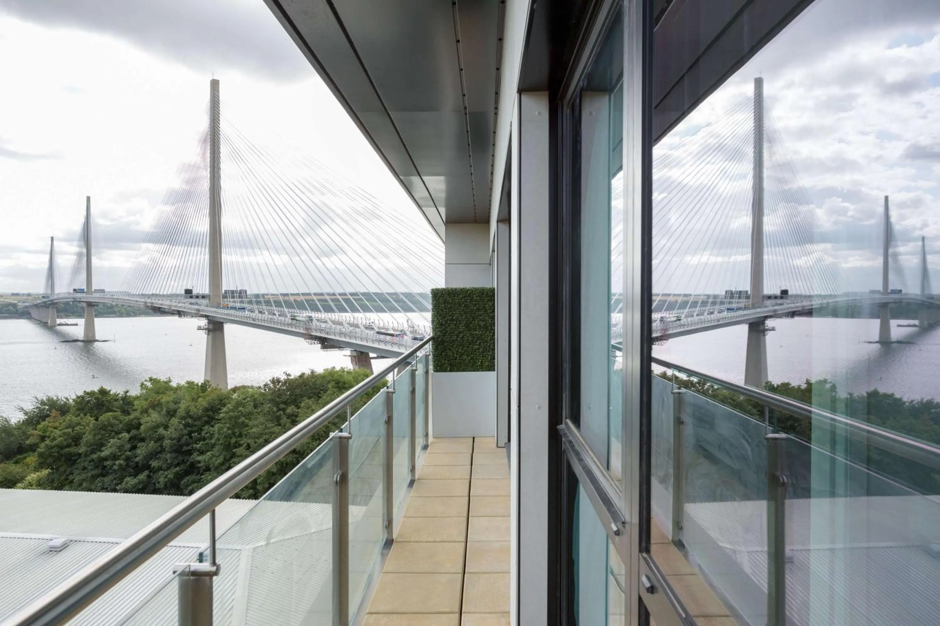 Property building in DoubleTree by Hilton Edinburgh - Queensferry Crossing