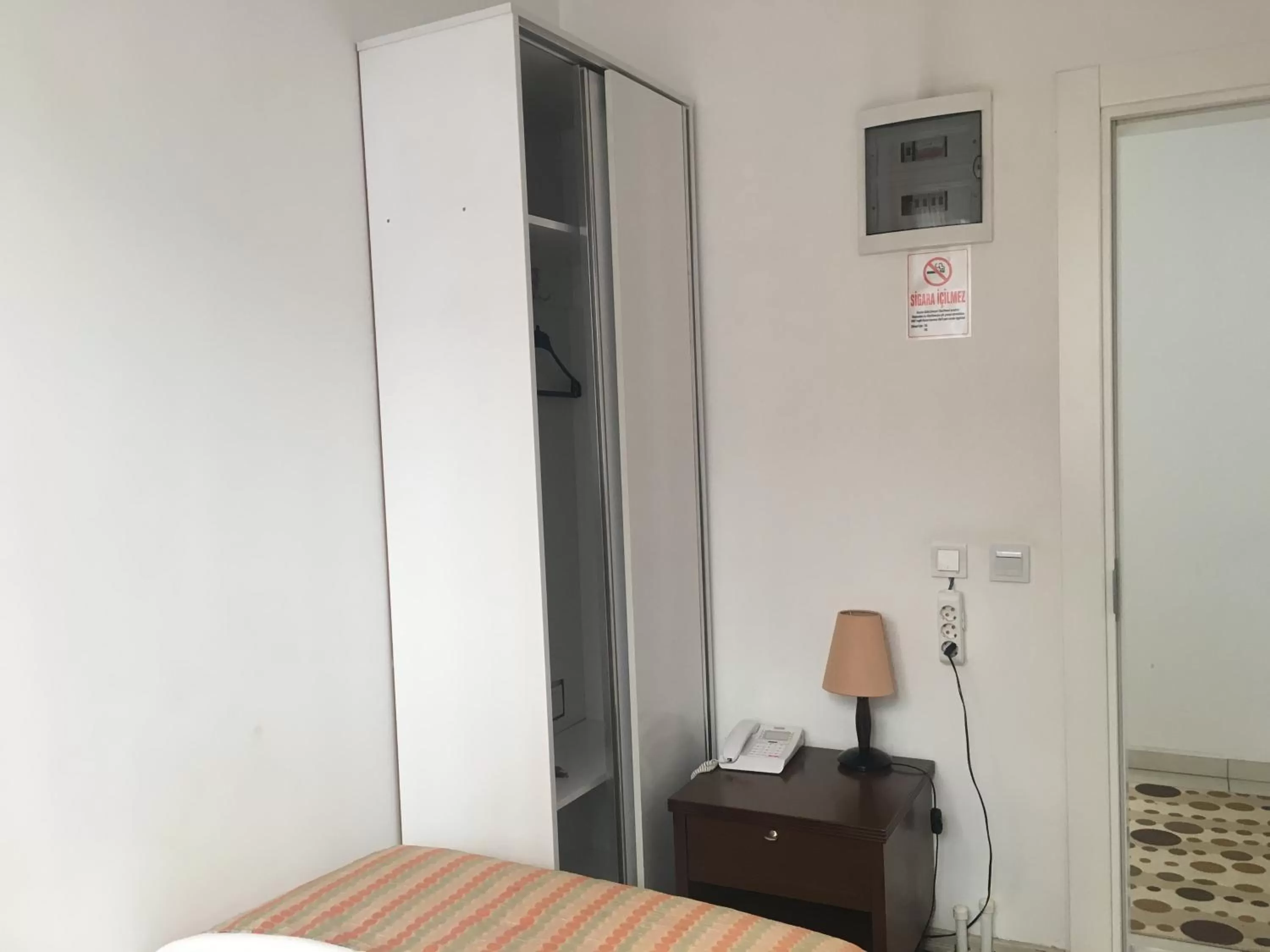 Photo of the whole room, Bed in Mutado Hotel