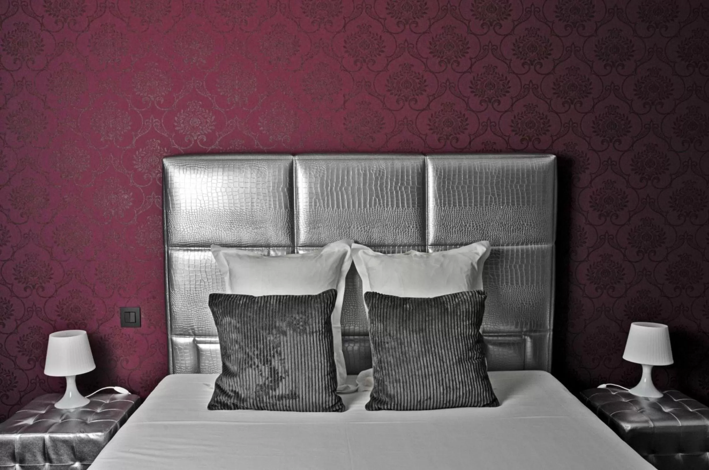 Bed in V E R O N E - Rooms & Suites - Liège - Rocourt