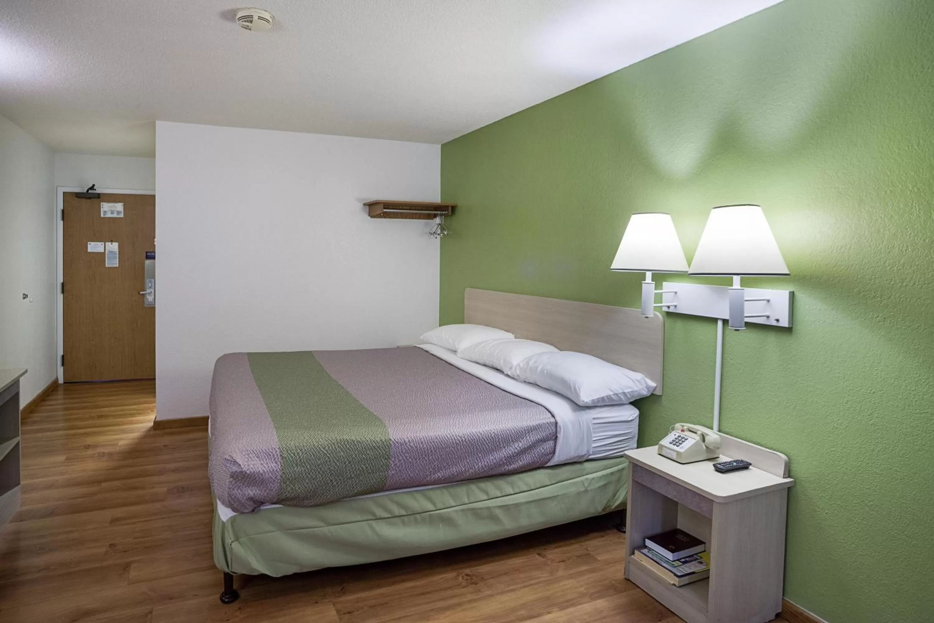 Bedroom, Bed in Motel 6-Binghamton, NY