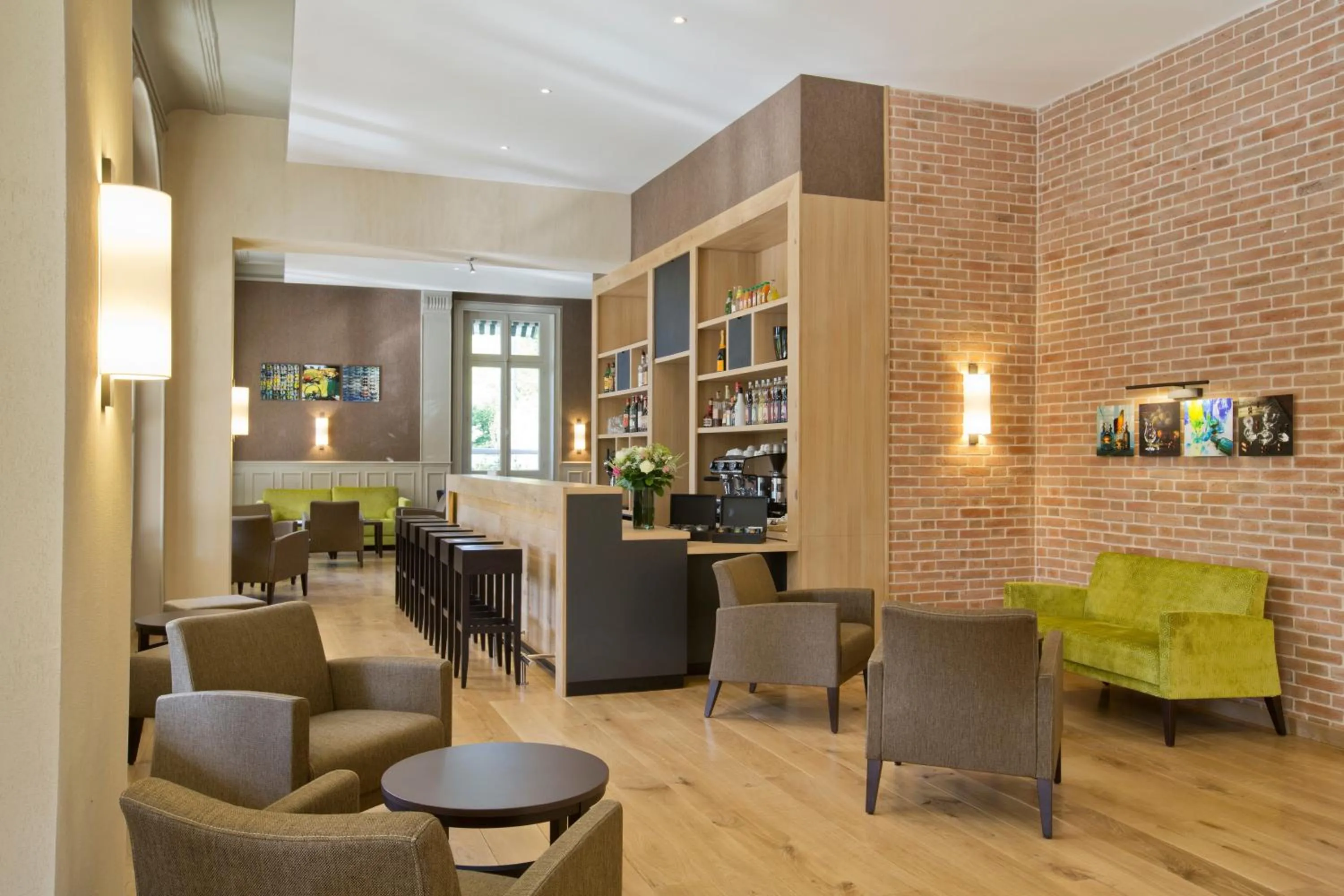 Lobby or reception in Logis Les Loges du Parc