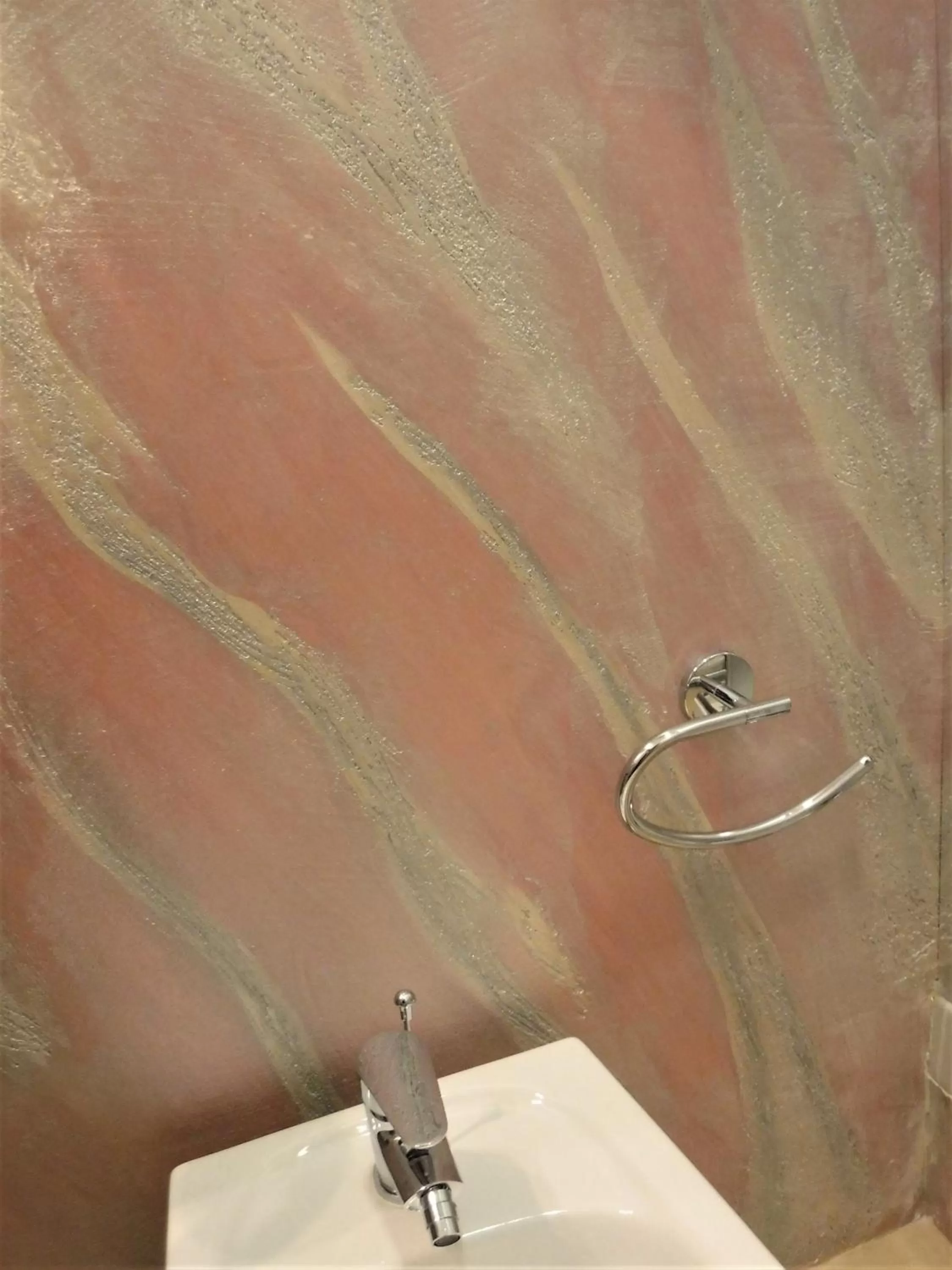 Bathroom in Moonlight Hotel&Suites