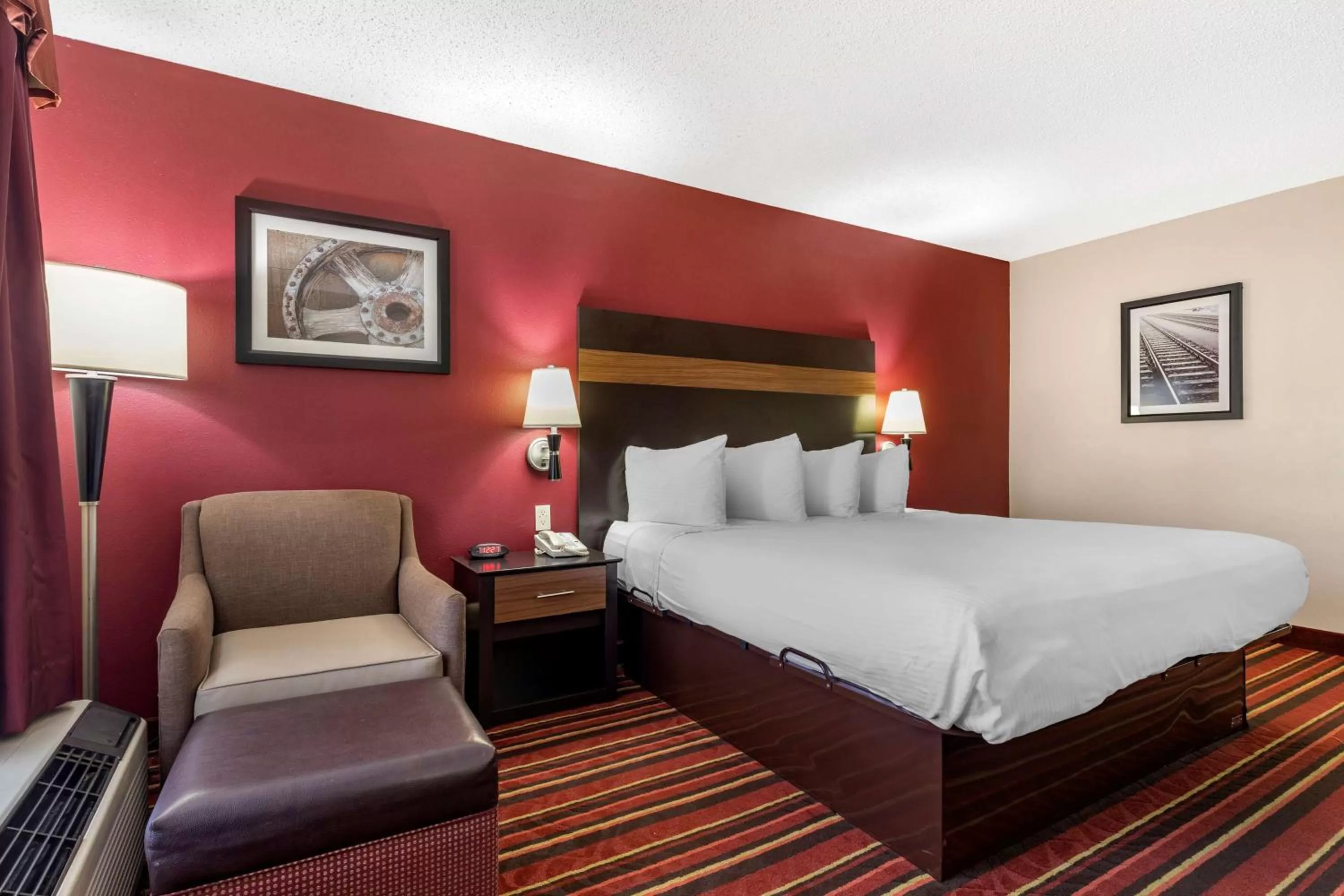 Bedroom, Bed in Best Western Lindale Inn