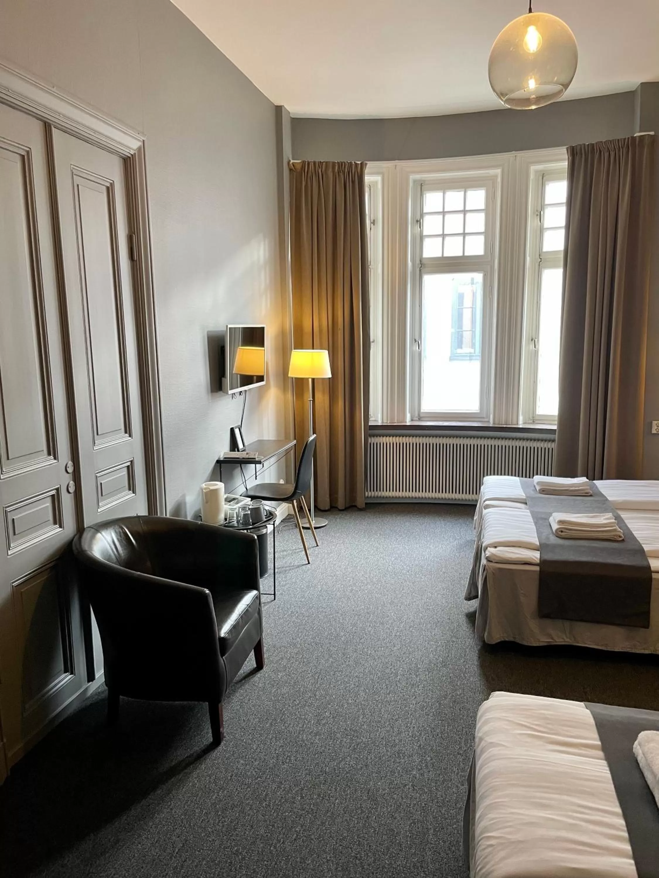 Photo of the whole room, Bed in Unique Hotel