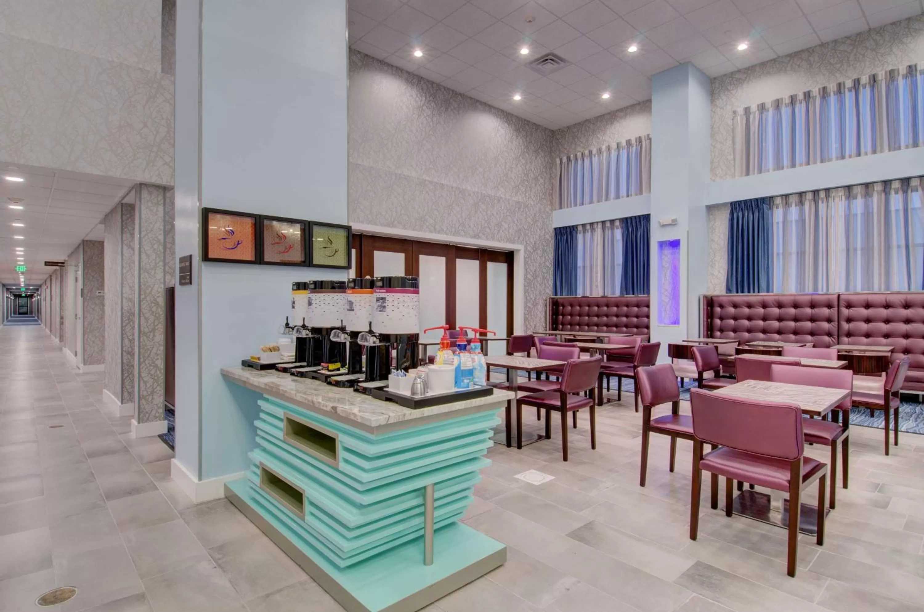 Dining area in Hampton Inn & Suites Boston/Stoughton, Ma