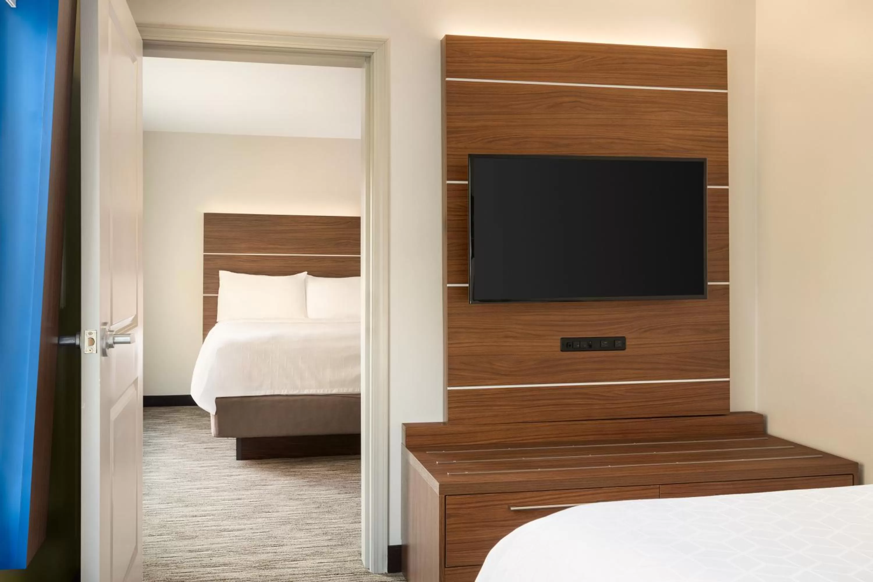 Photo of the whole room, Bed in Holiday Inn Express & Suites Searcy by IHG