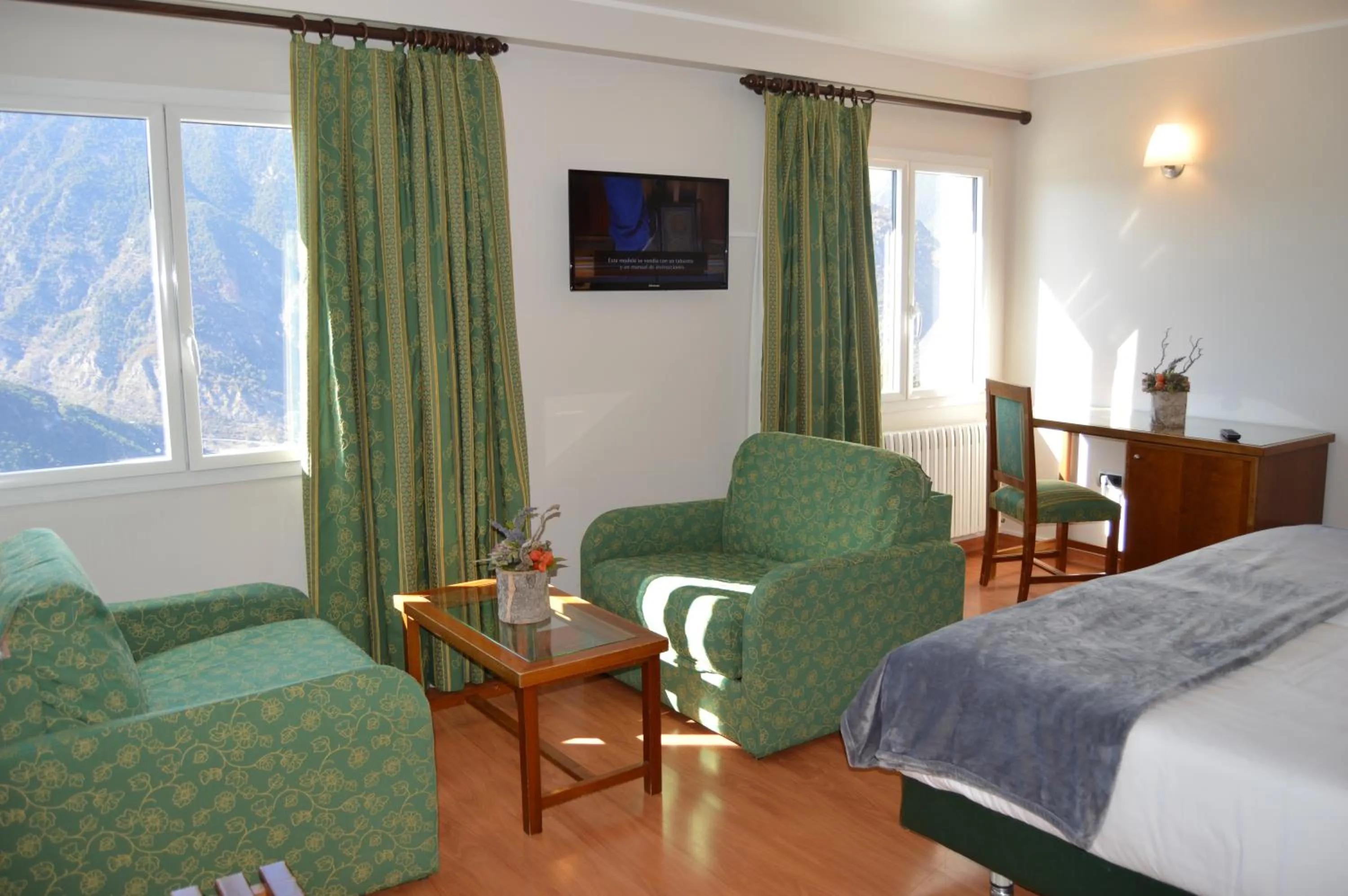 Bedroom, Bed in Coma Bella