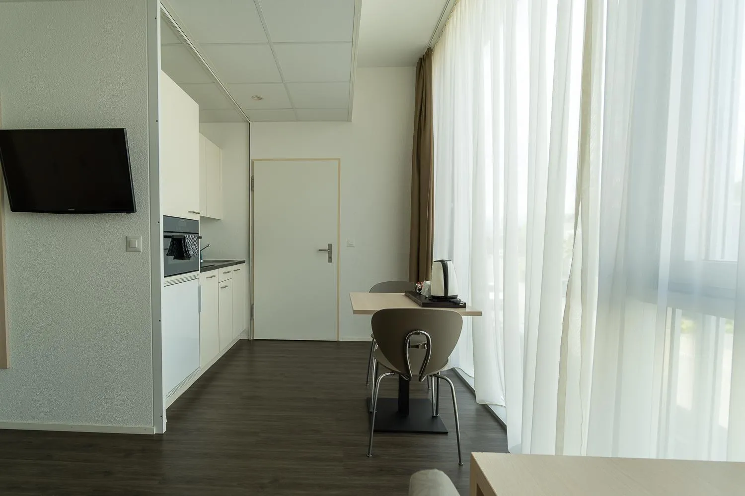 Coffee/tea facilities, Kitchen/Kitchenette in Hotel Hine Adon Bern Airport