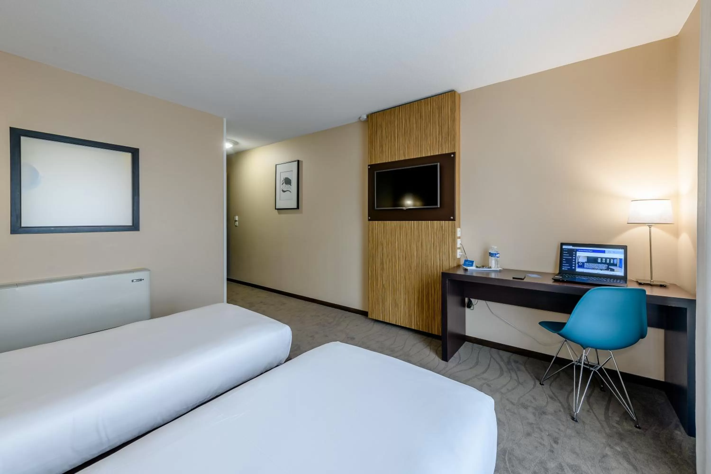 Seating area, Bed in Comfort Aparthotel Bordeaux Begles Arena
