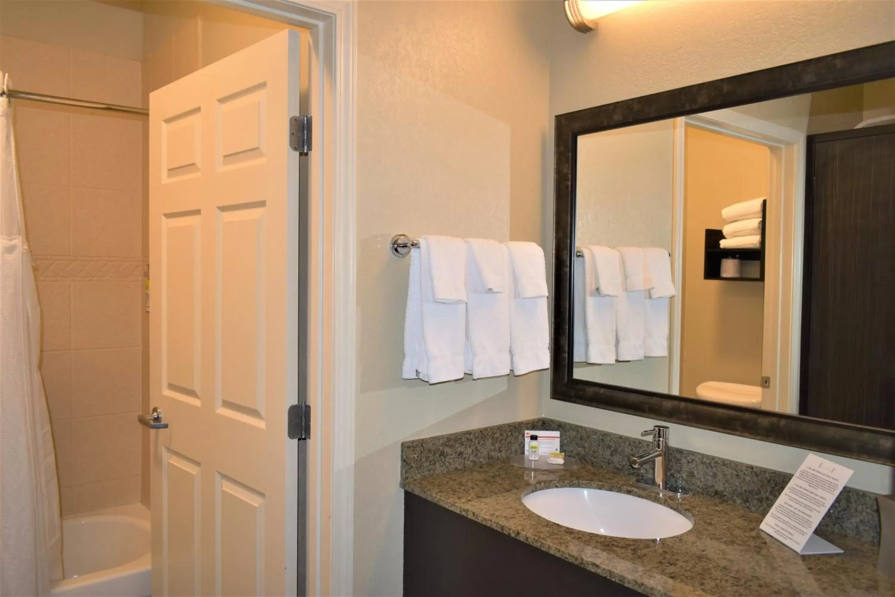 One-Bedroom Queen Suite -Non-Smoking in Staybridge Suites Albuquerque North by IHG One-Bedroom Queen Suite -Non-Smoking in Staybridge Suites Albuquerque North by IHG