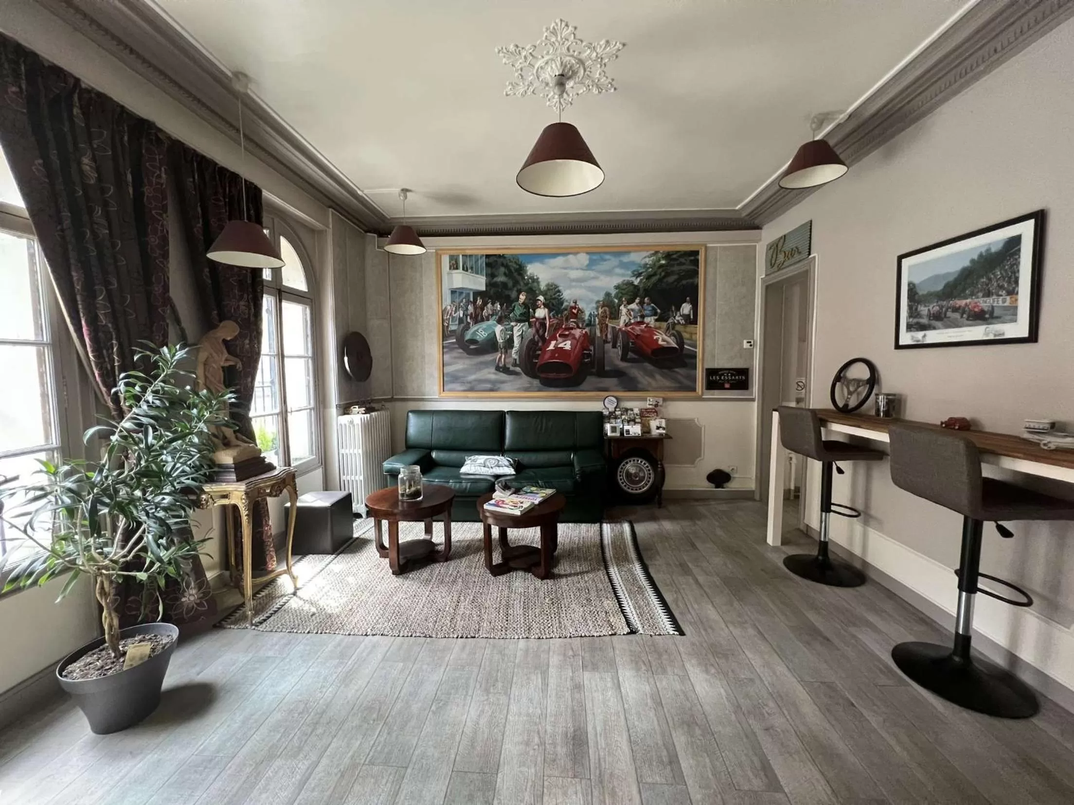 Communal lounge/ TV room in Hôtel Céline - Hôtel de la Gare