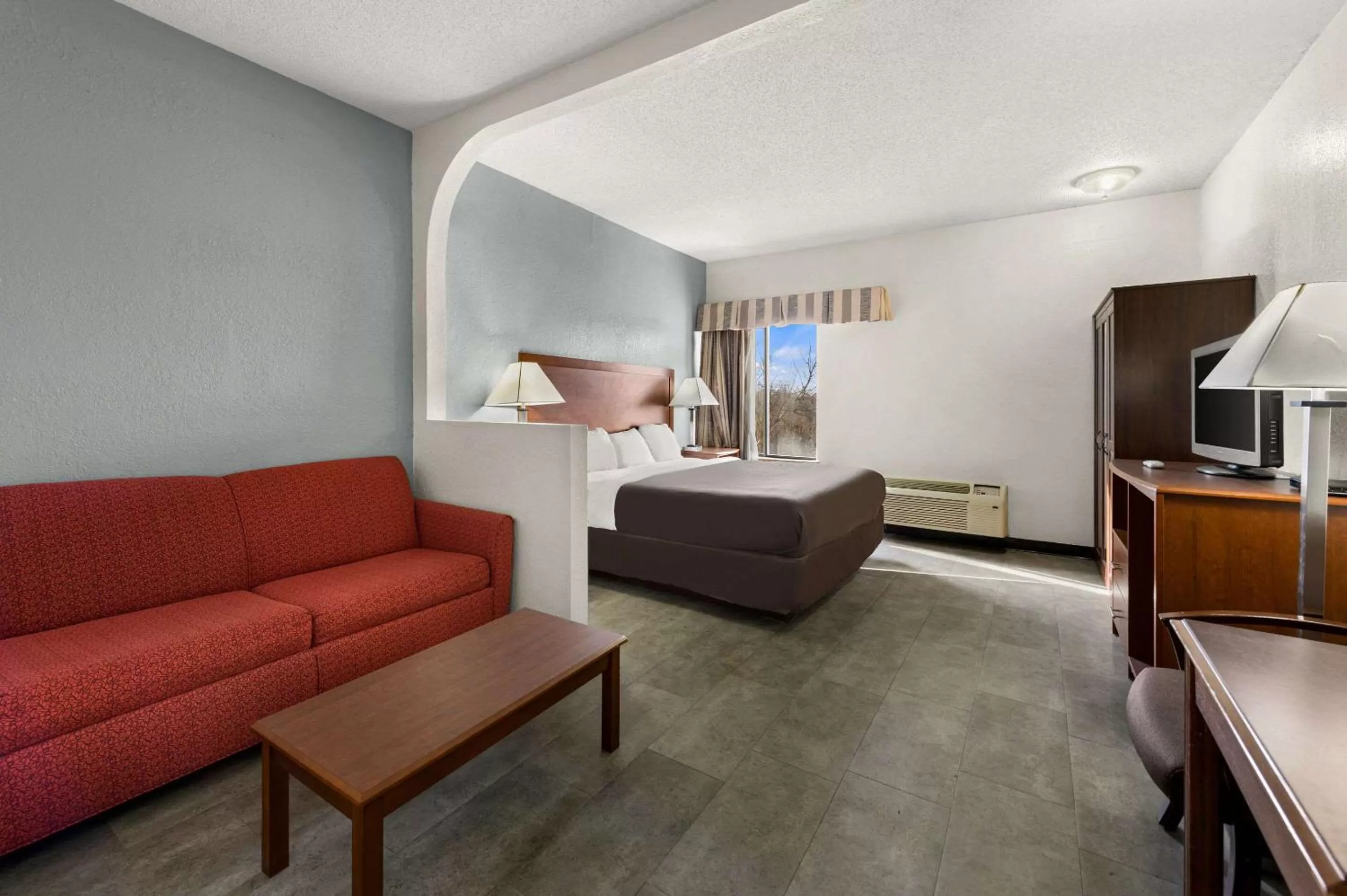 Bedroom, Bed in Suburban Studios Kansas City Airport North