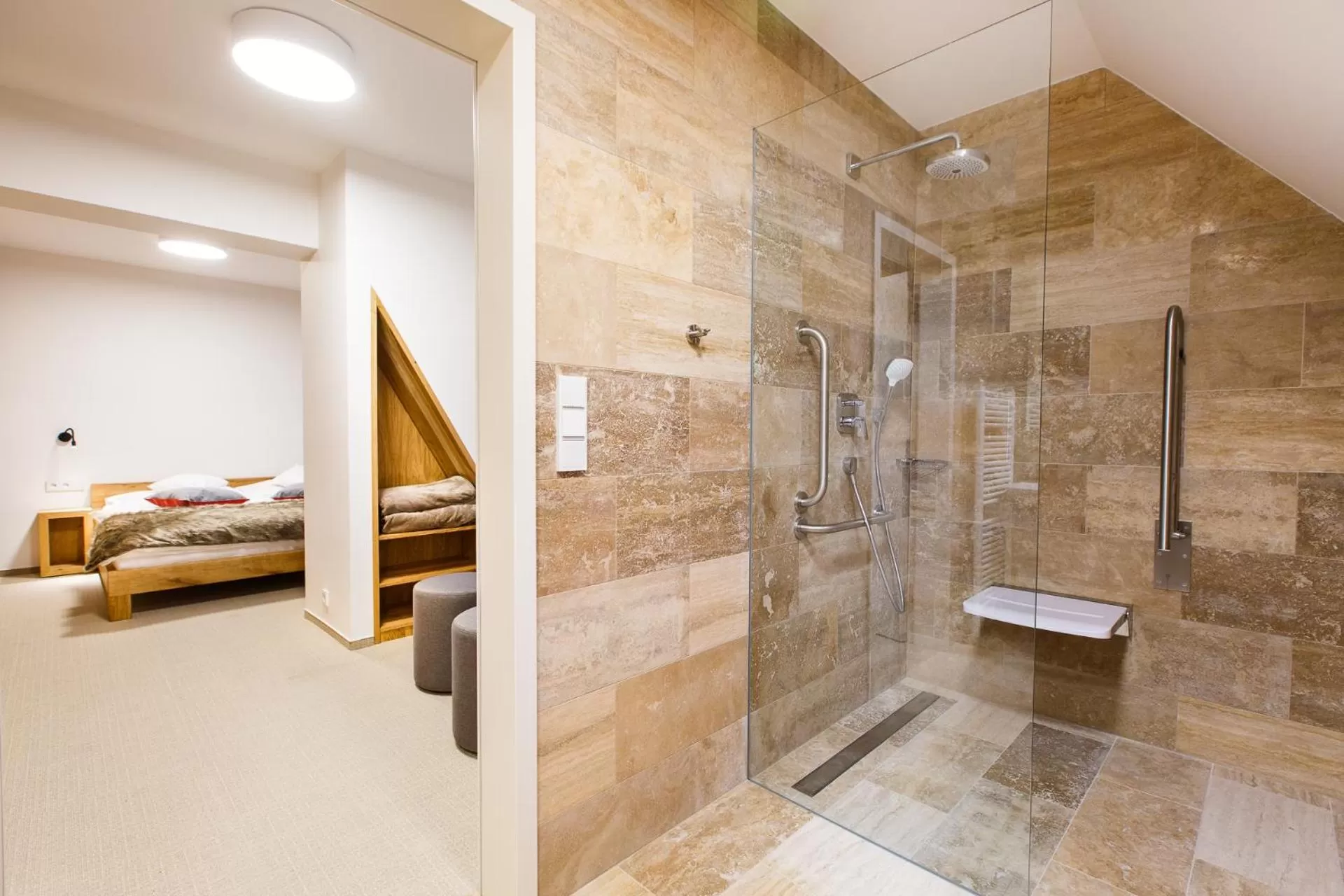 Shower, Bed in Chata Hradečanka