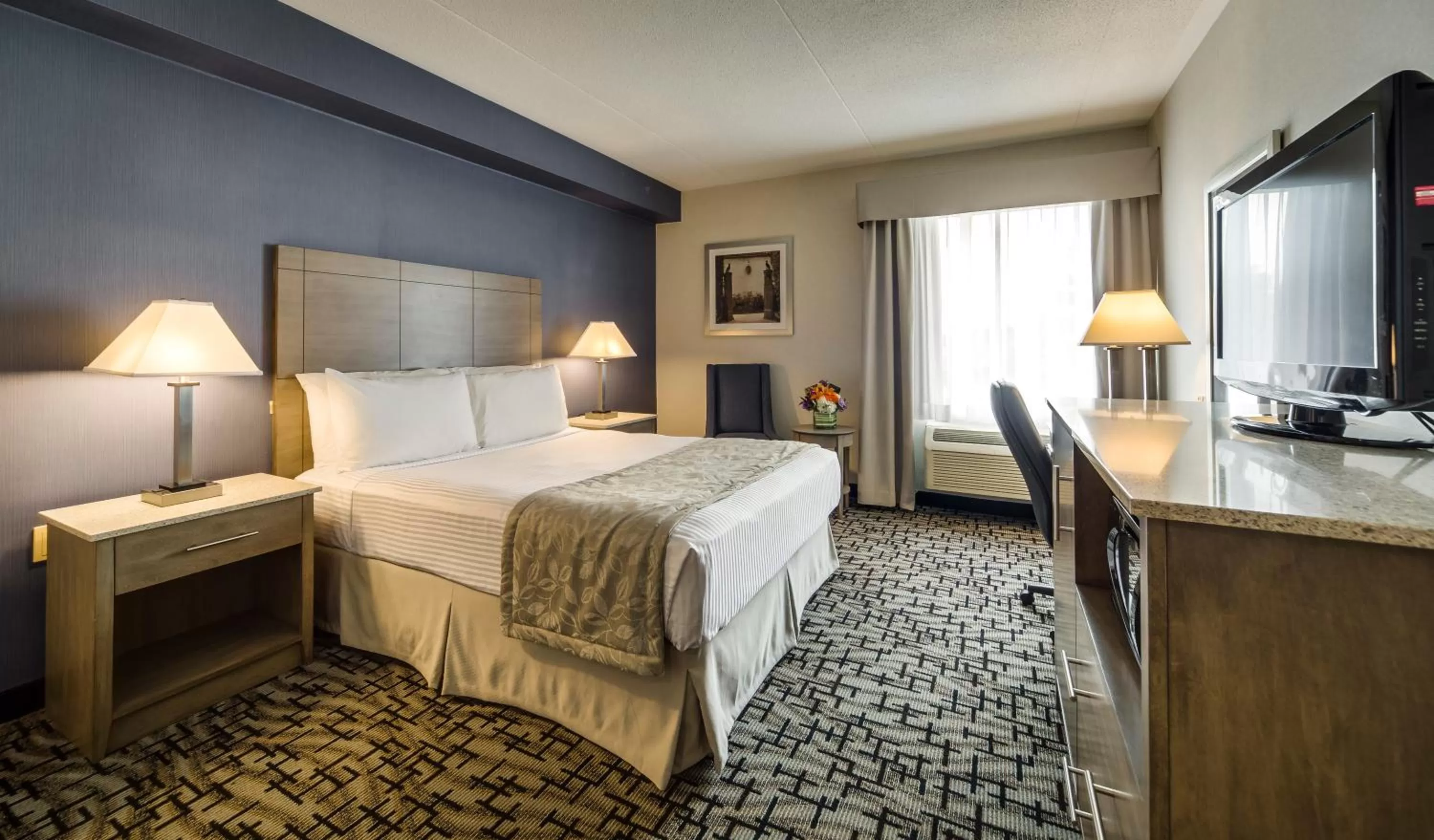 Photo of the whole room, Bed in Monte Carlo Inn Oakville Suites