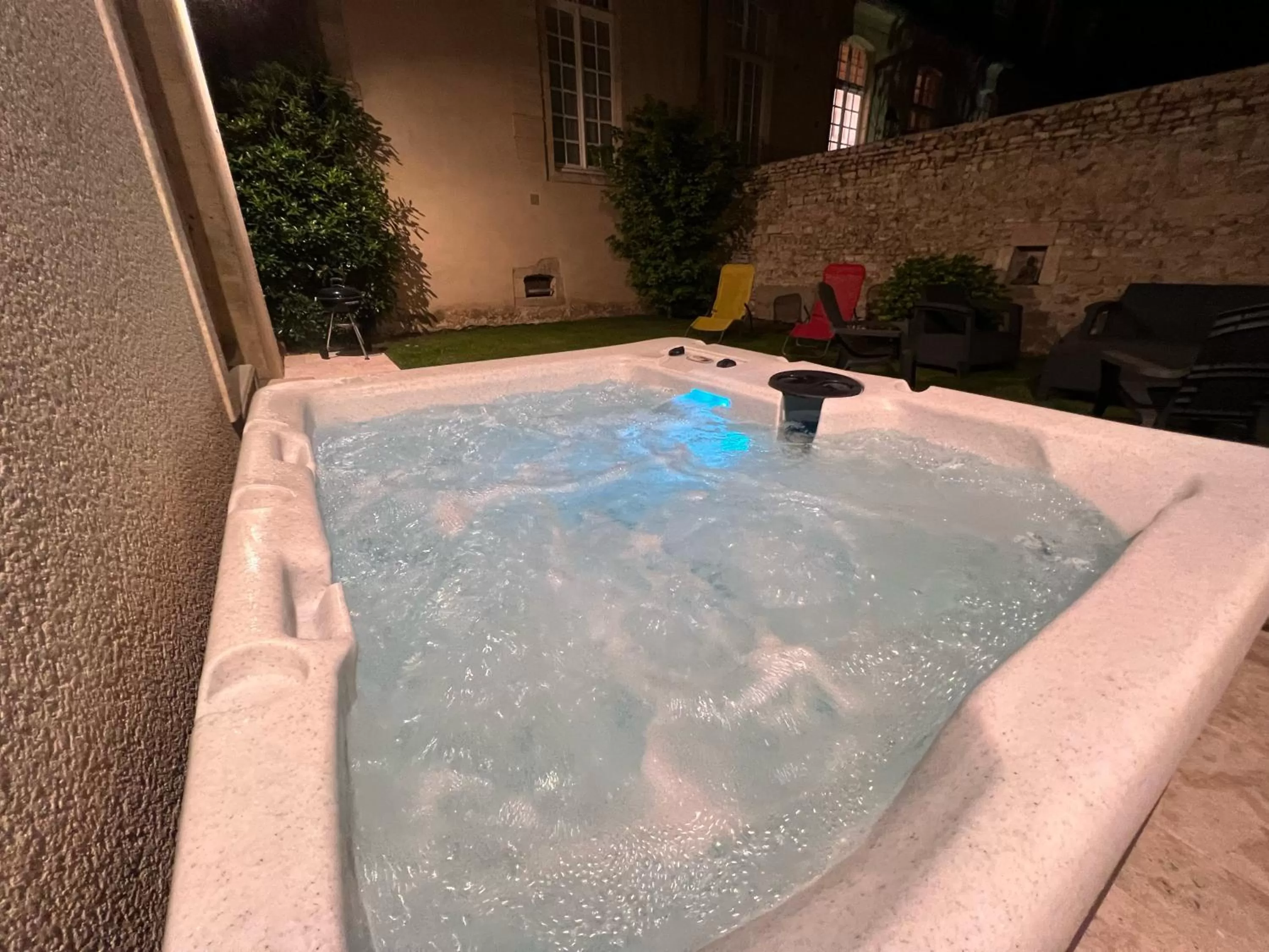 Hot Tub in Maison d'Alice - avec SPA