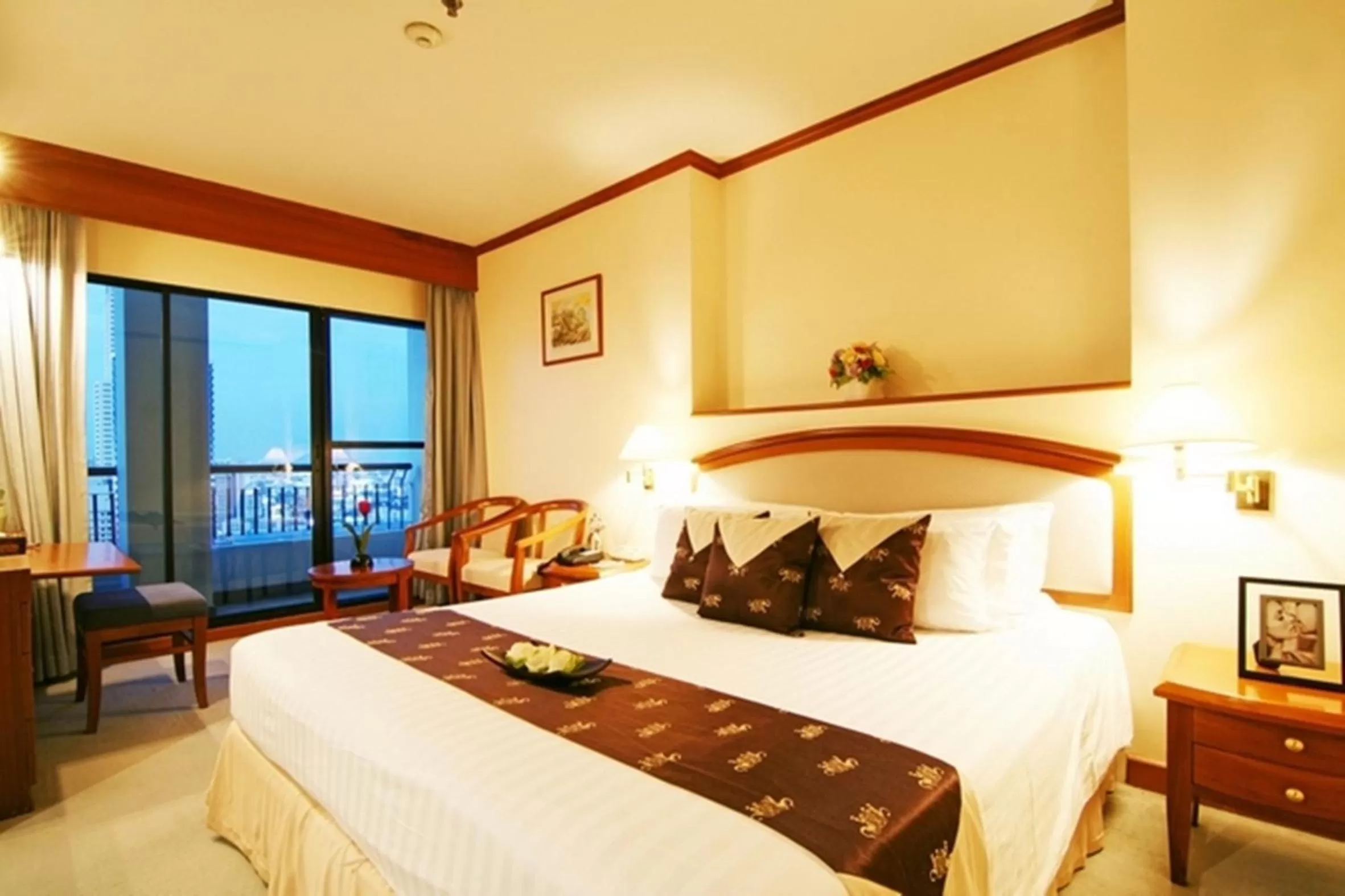 Two-Bedroom Executive Suite in Grand Diamond Suites Hotel