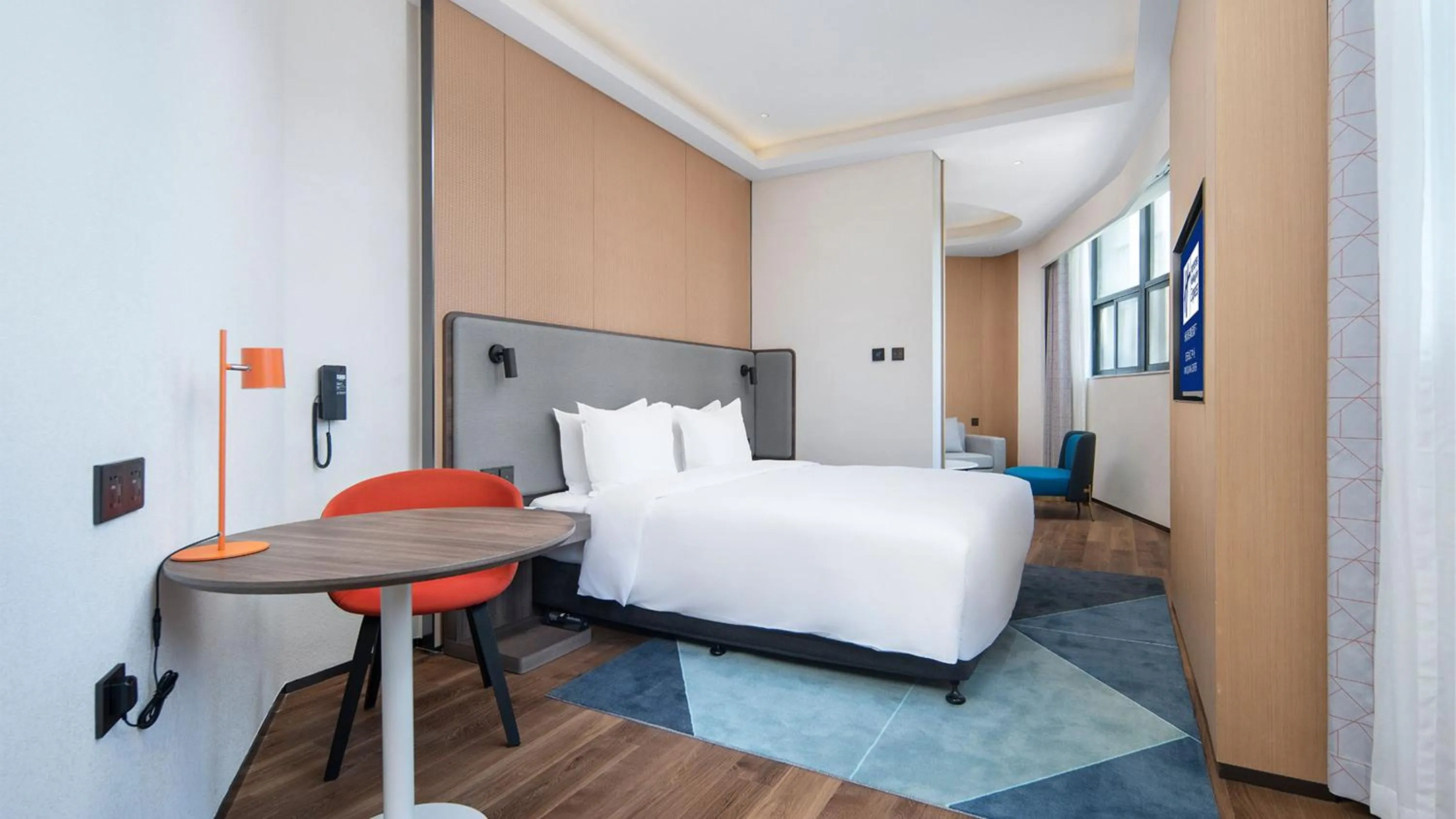 Photo of the whole room, Bed in Holiday Inn Express Xi'an Qujiang Center by IHG