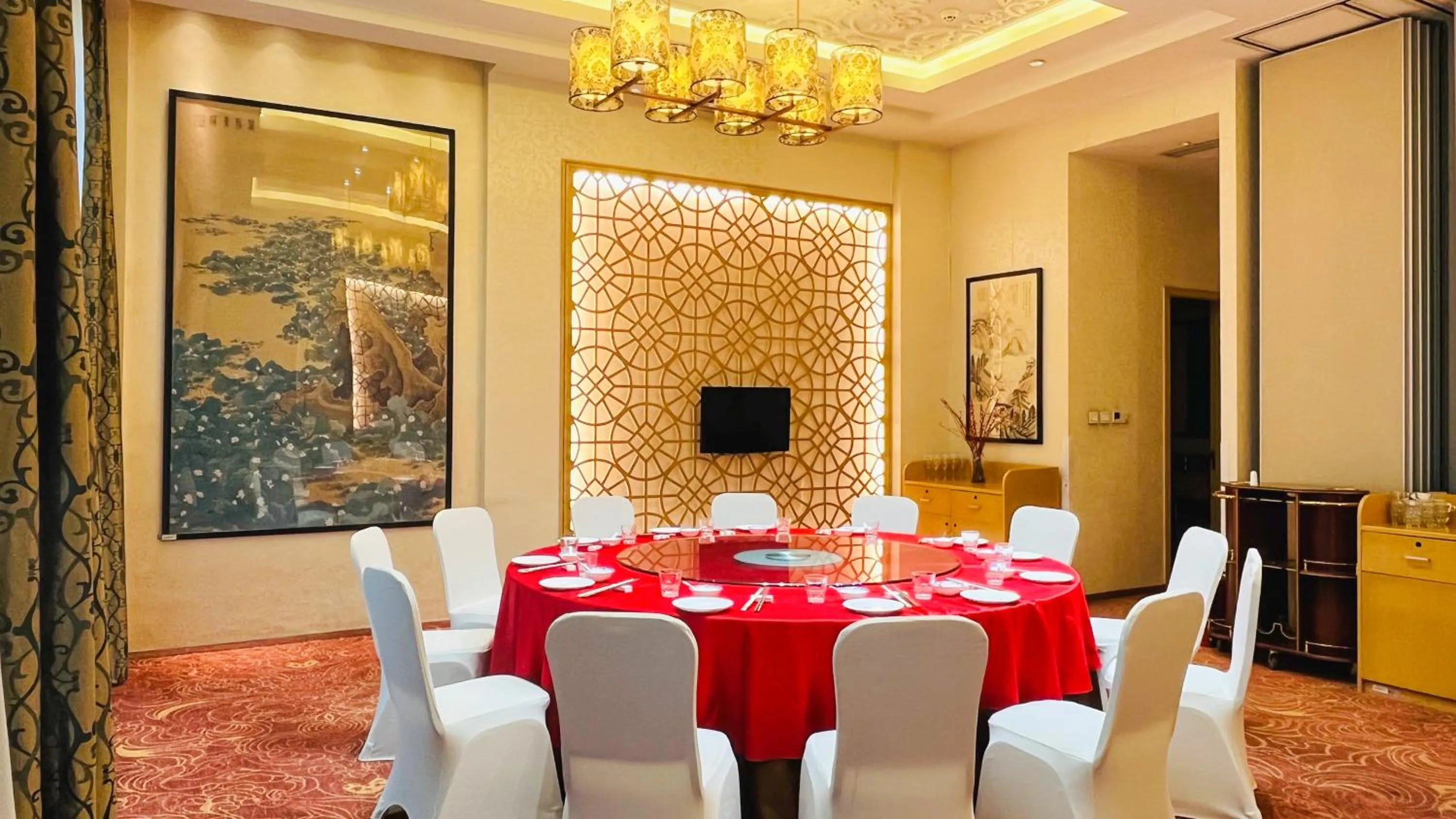 Restaurant/places to eat in Holiday Inn Beijing Shijingshan Parkview by IHG