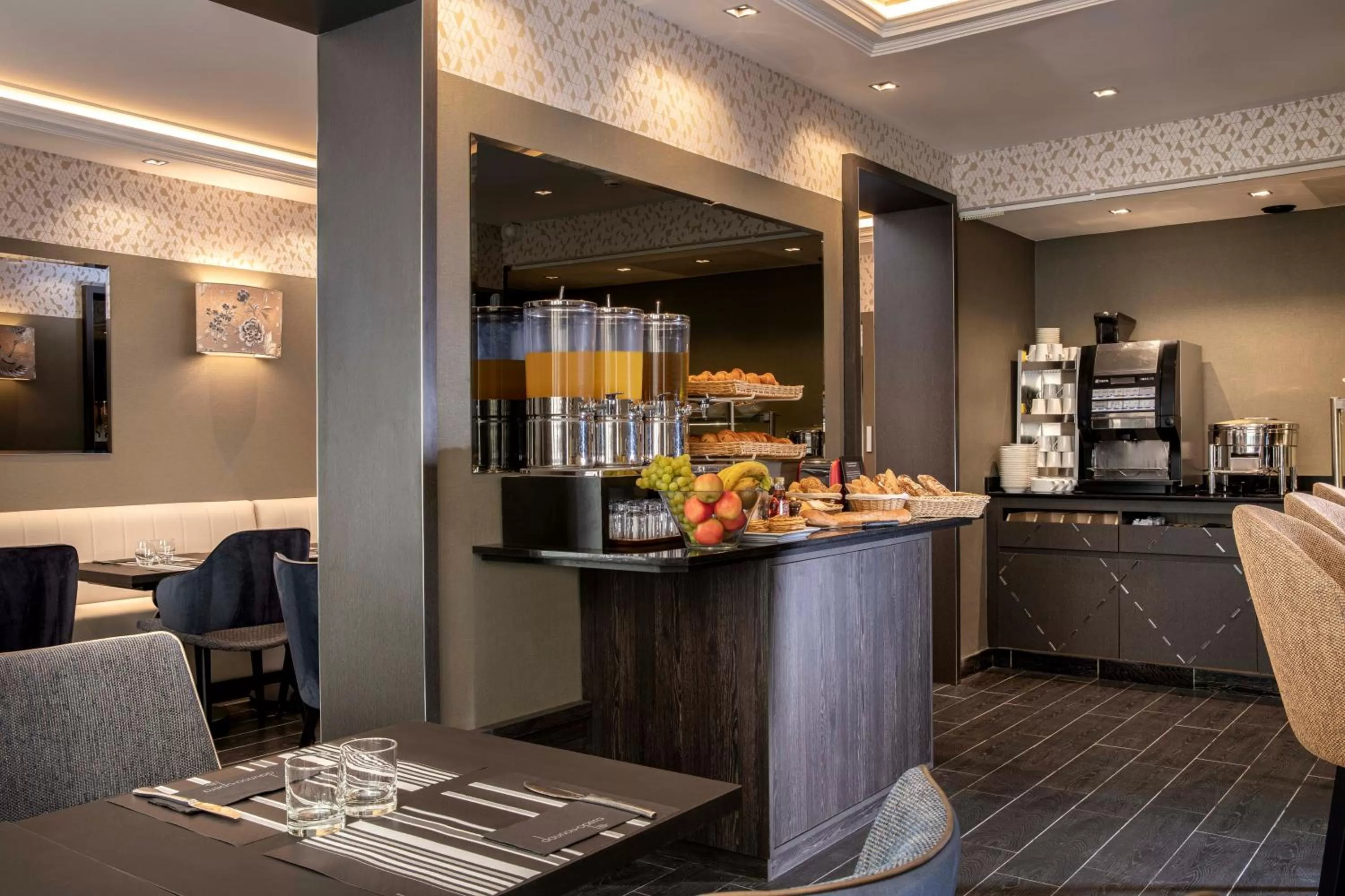 Food and drinks in Daunou Opéra